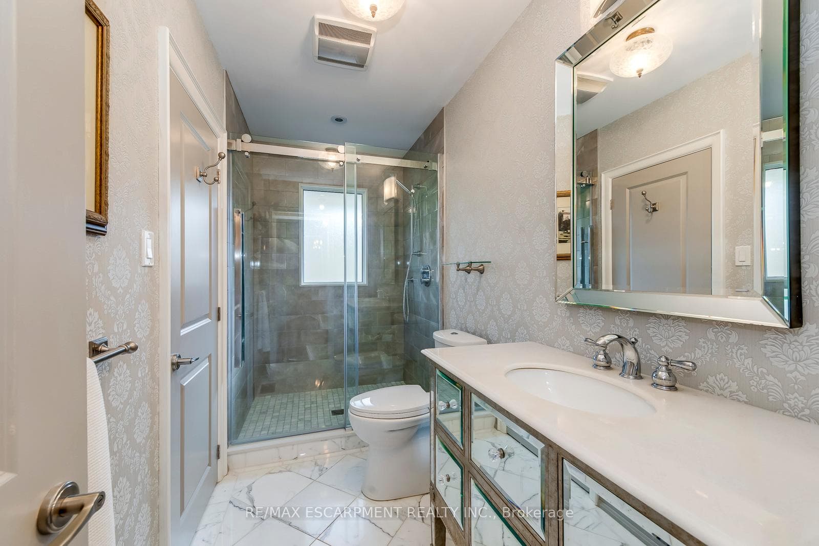 4306 Lakeshore Road - Detached photo 22 of 45 in Burlington, Ontario