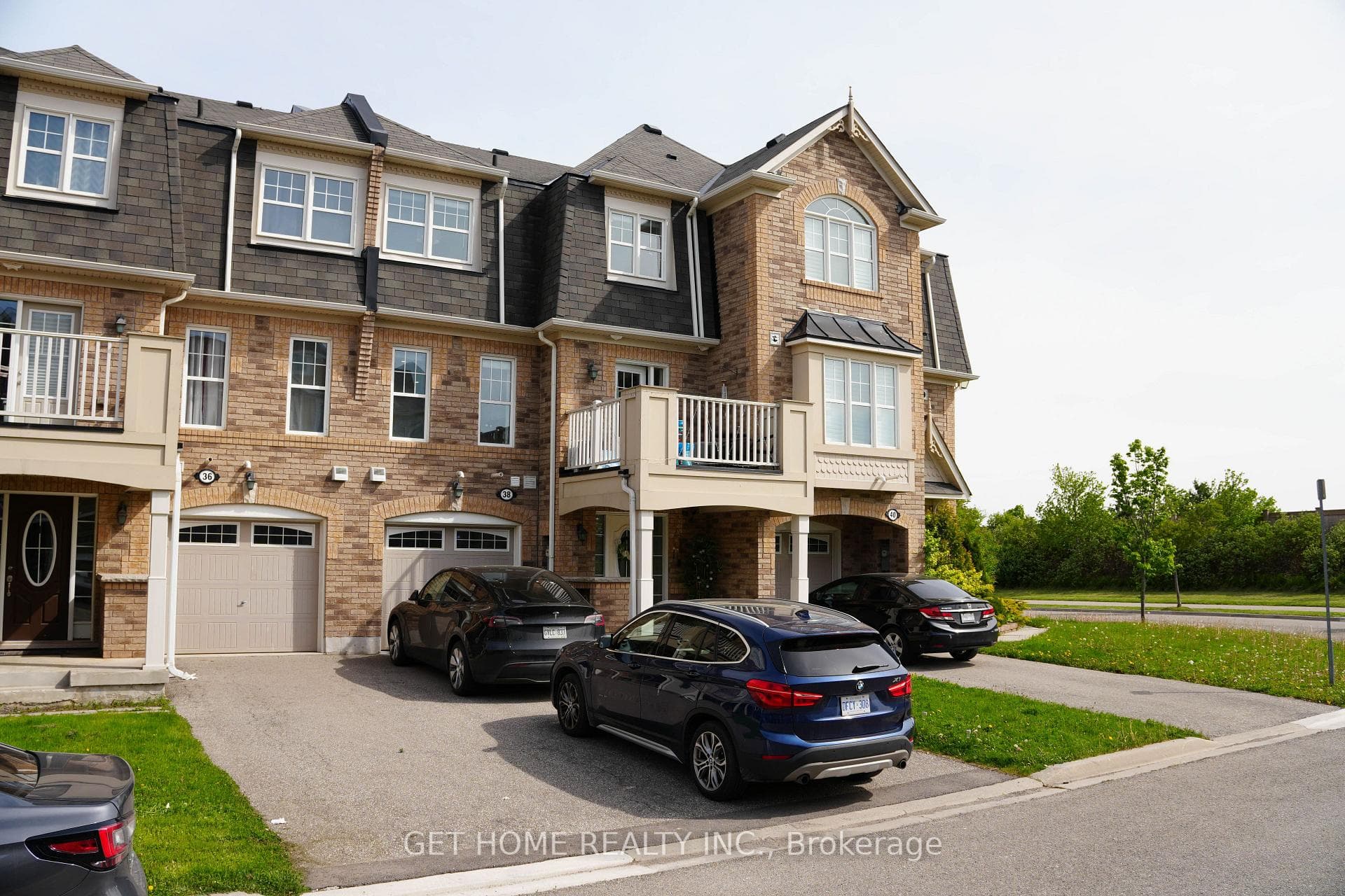 38 Suitor Court - Townhouse photo 2 of 20 in Milton, Ontario