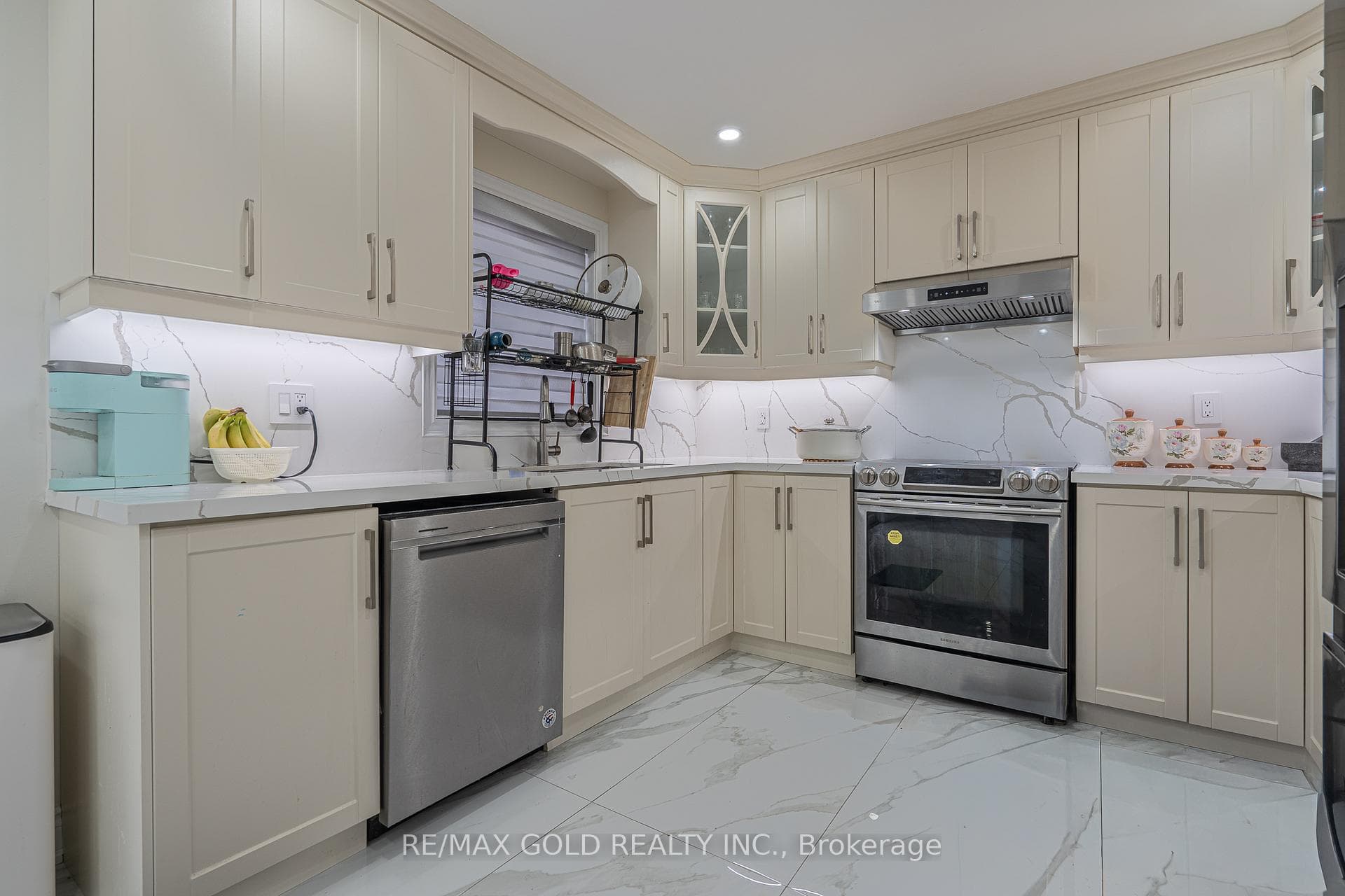6 Meadow Glade Road - Detached photo 11 of 36 in Brampton, Ontario