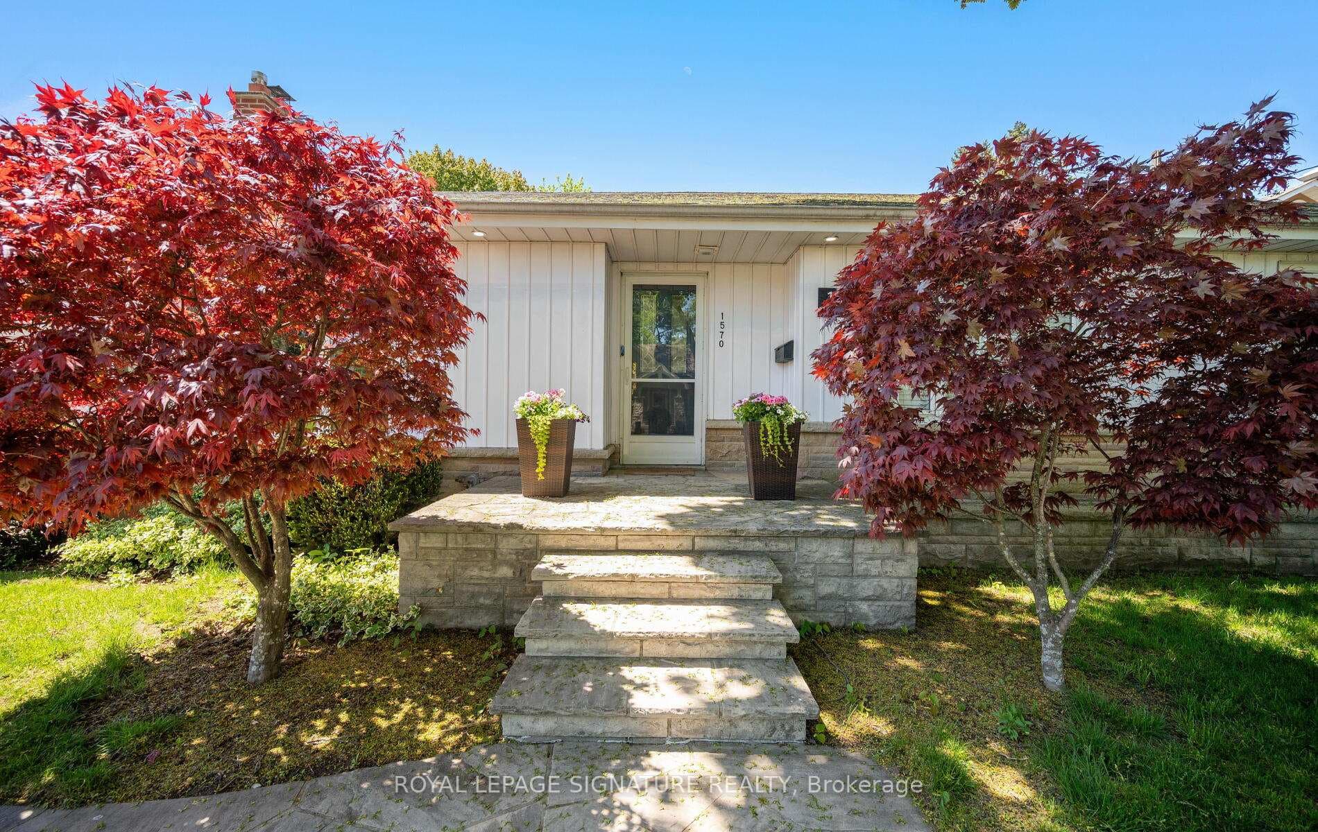 1570 Park Royale Boulevard - Detached photo 4 of 38 in Mississauga, Ontario