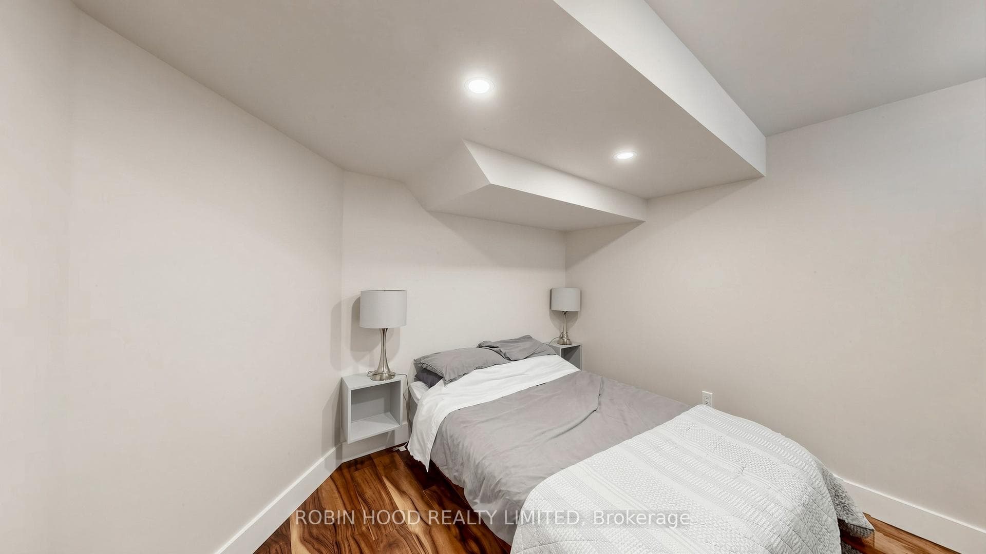 3307 Granite Gate - Detached photo 7 of 49 in Burlington, Ontario
