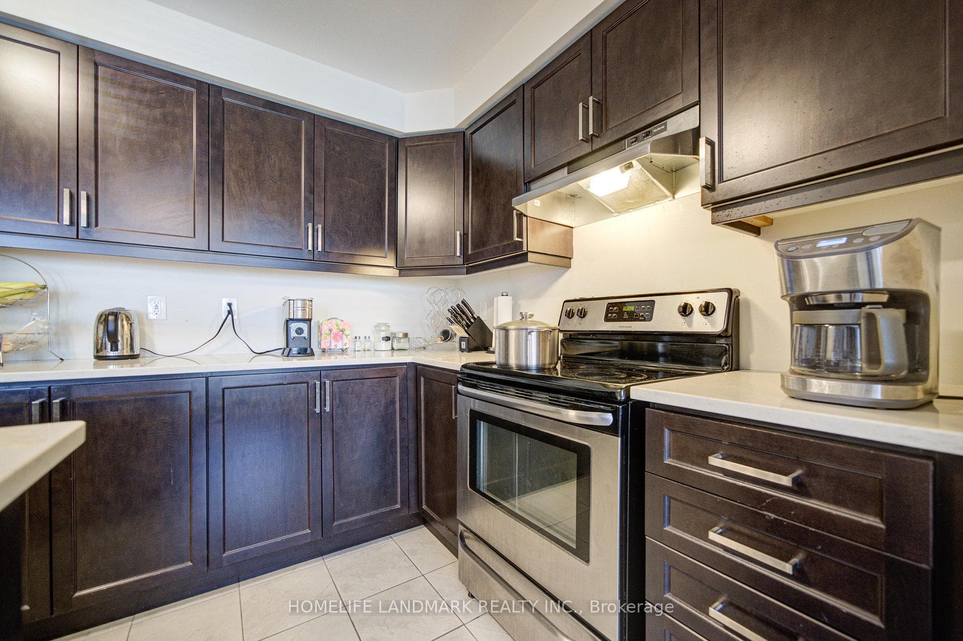 3086 Mistletoe Gardens - Townhouse photo 10 of 38 in Oakville, Ontario