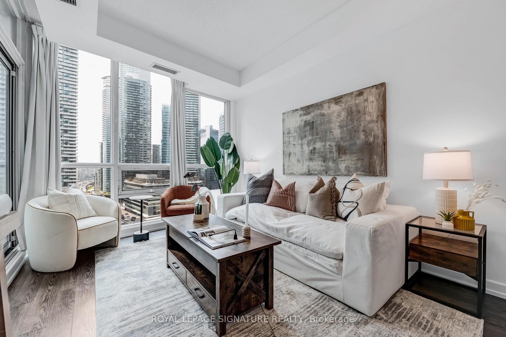 18 Harbour Street Unit 1801 - Condo photo 2 of 35 in Downtown Toronto / Waterfront, Ontario
