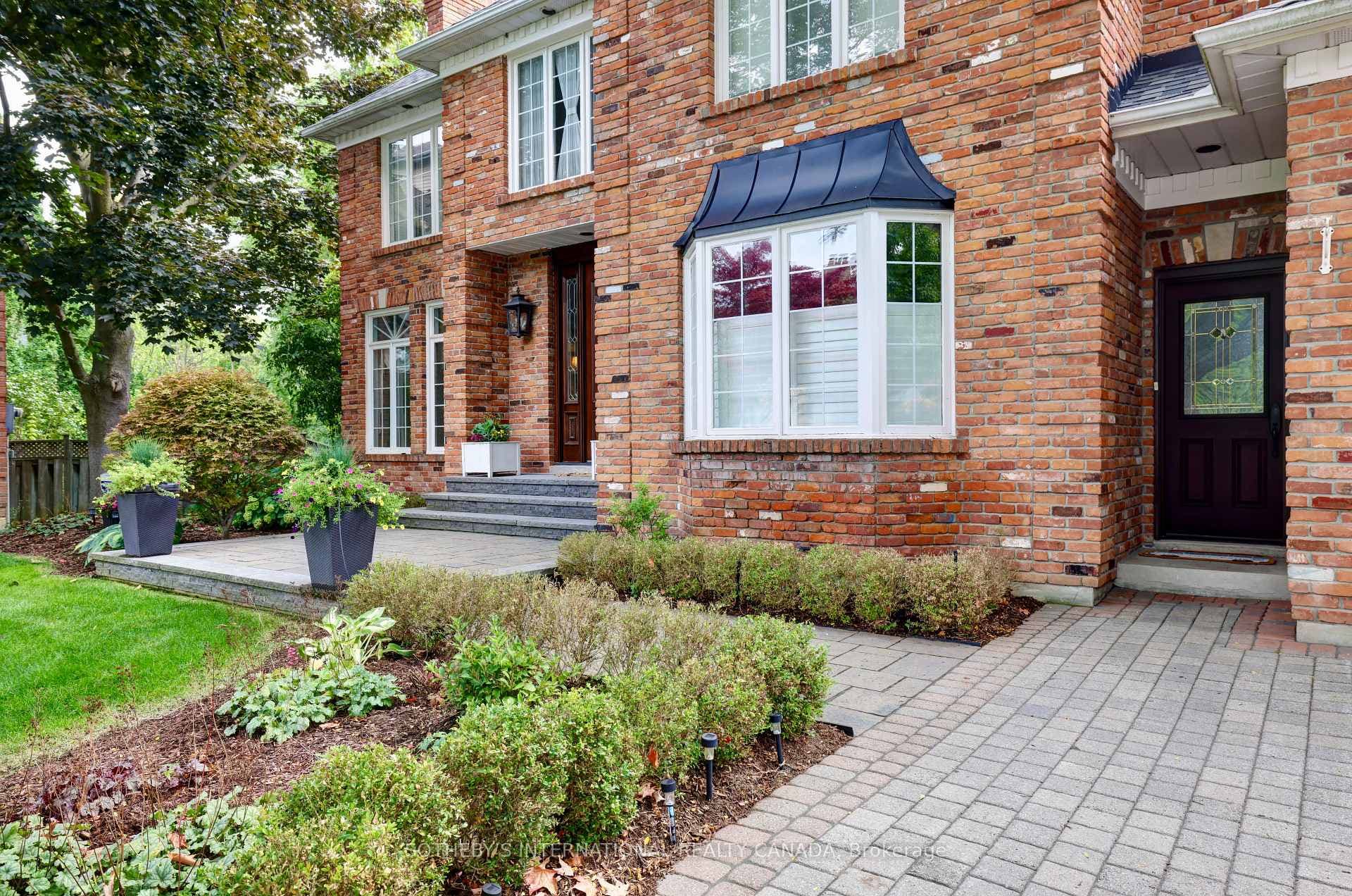 1379 Meadow Green Court - Detached photo 2 of 50 in Mississauga, Ontario