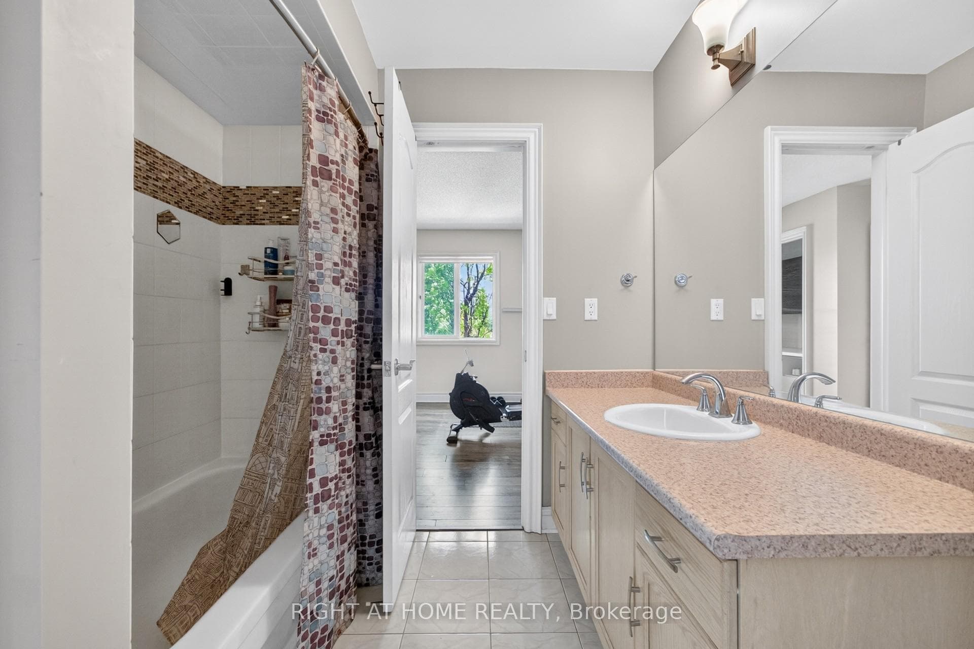2005 Oak Springs Road - Detached photo 19 of 50 in Oakville, Ontario