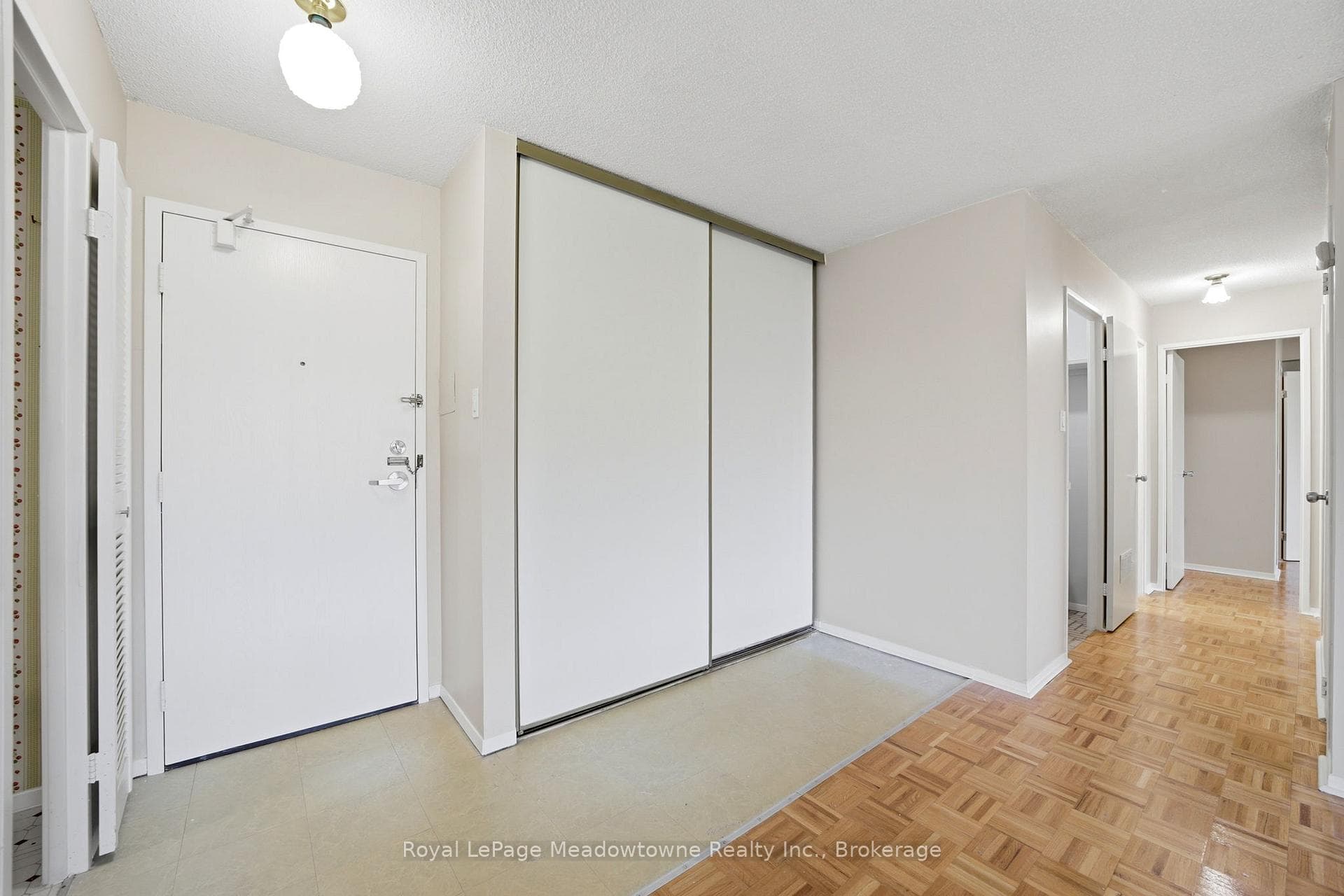 2929 Aquitaine Avenue Unit 215 - Condo photo 5 of 26 in Mississauga, Ontario