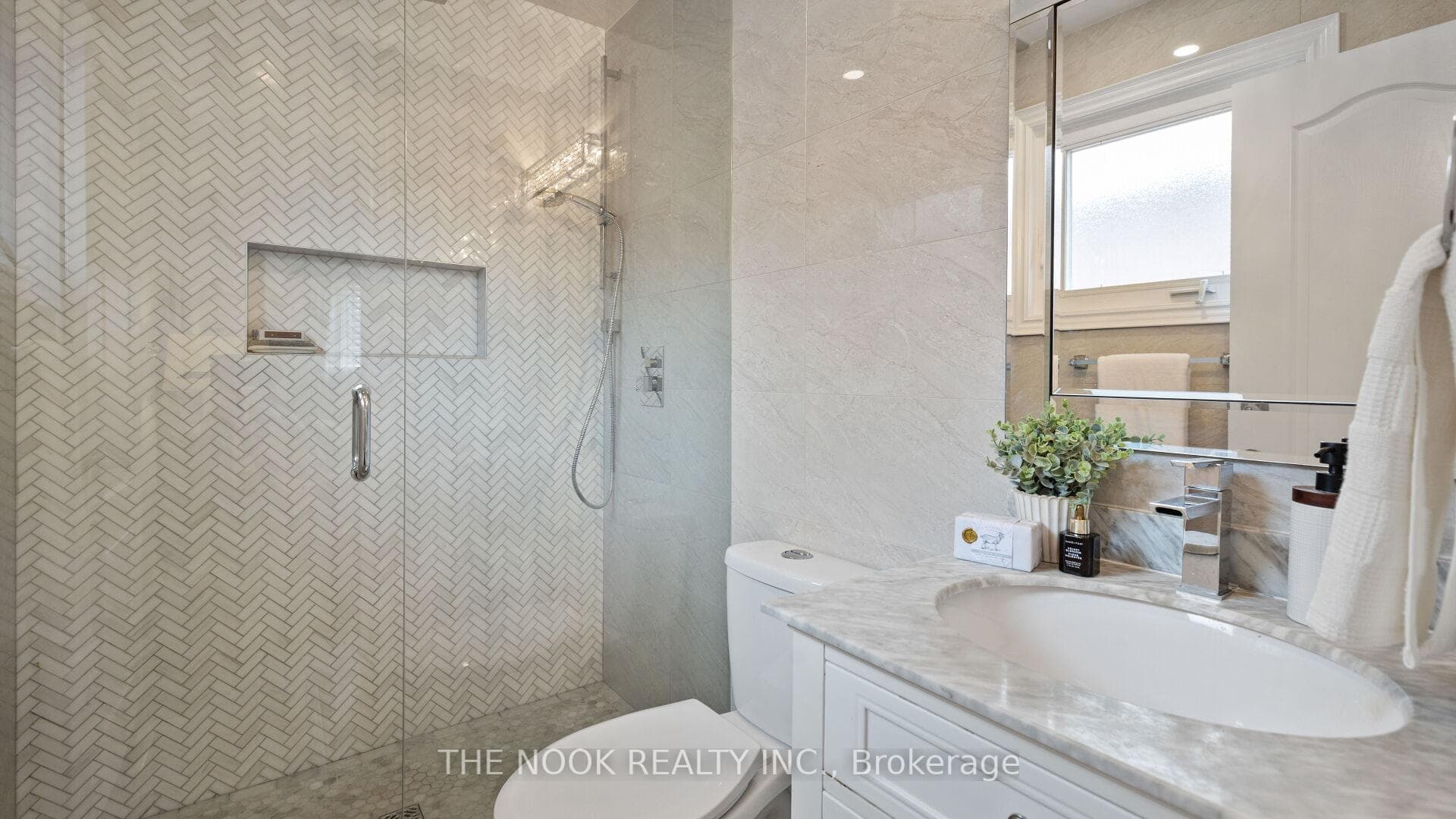 938 Wetherby Lane - Detached photo 20 of 48 in Mississauga, Ontario