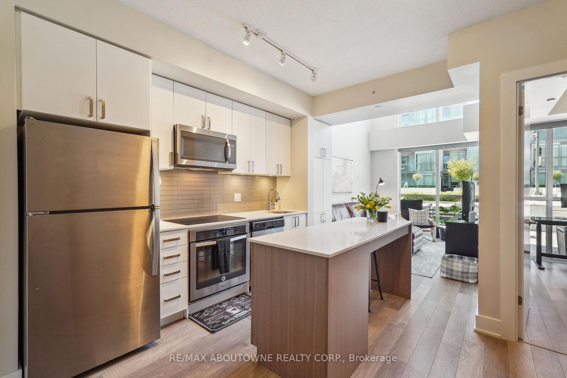 5260 Dundas Street Unit C204 - Condo photo 5 of 32 in Burlington, Ontario