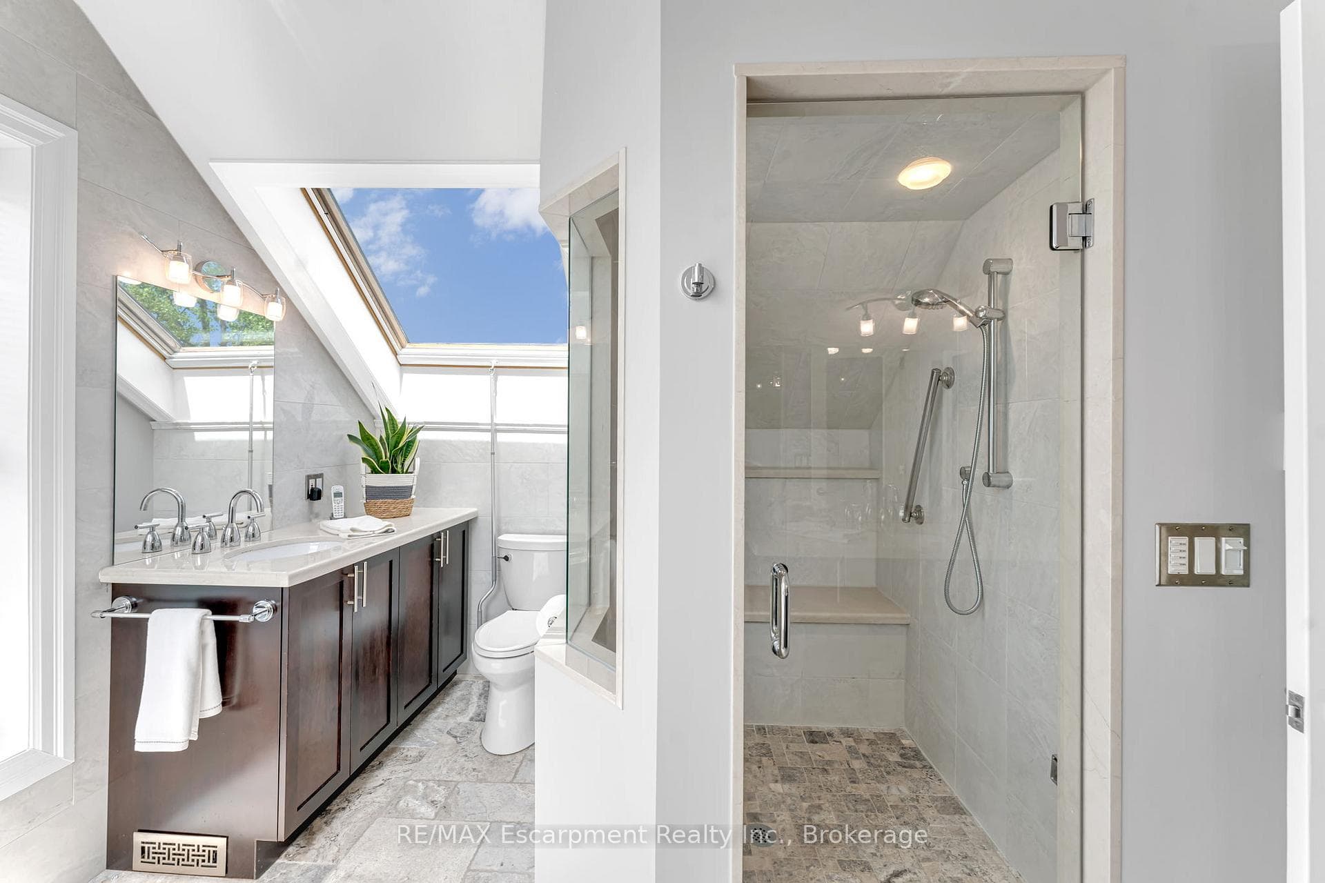 546 HURD Avenue - Detached photo 20 of 46 in Burlington, Ontario
