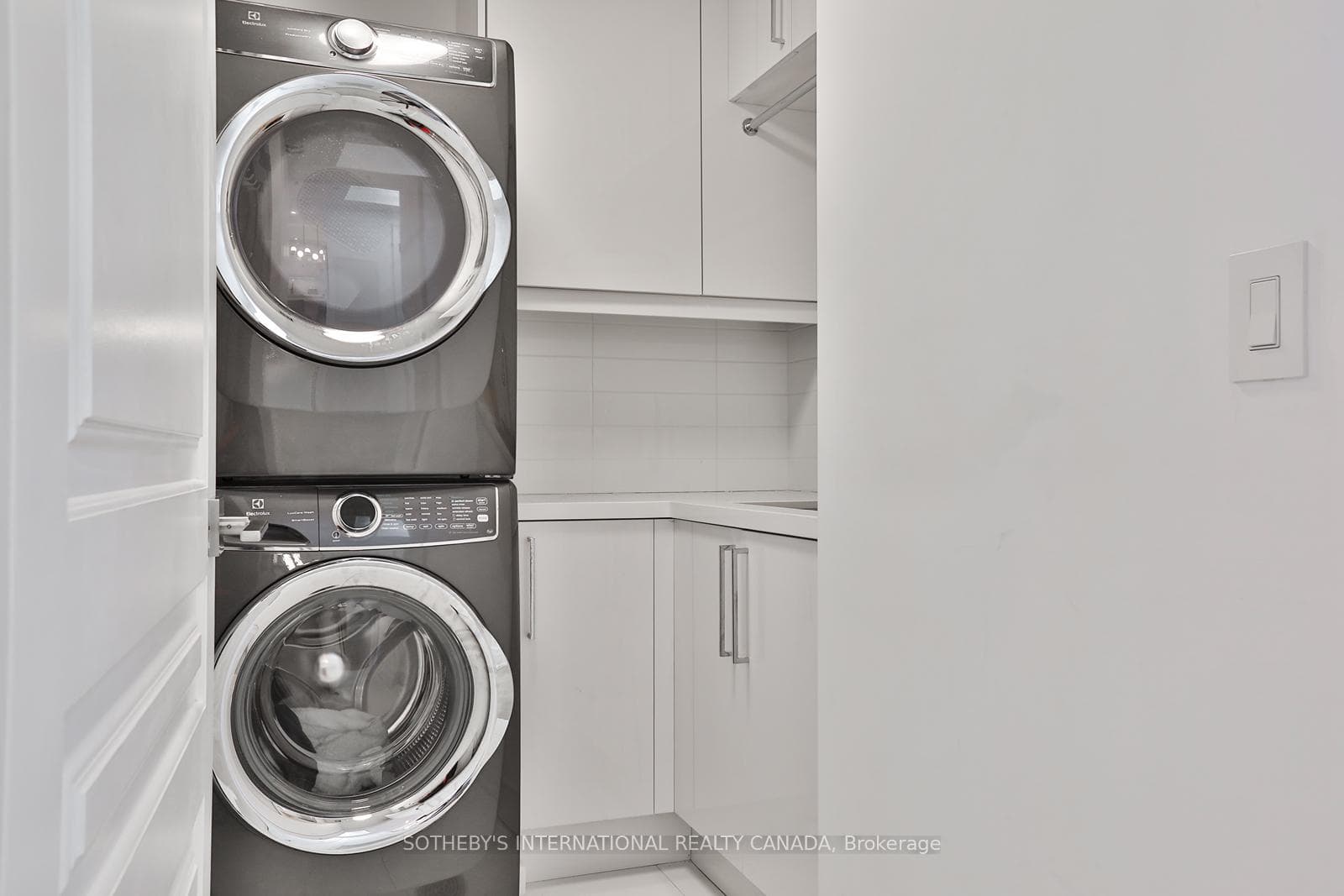 1 Forest Hill Road Unit 401 - Condo photo 8 of 36 in Annex / Yorkville / Summerhill, Ontario