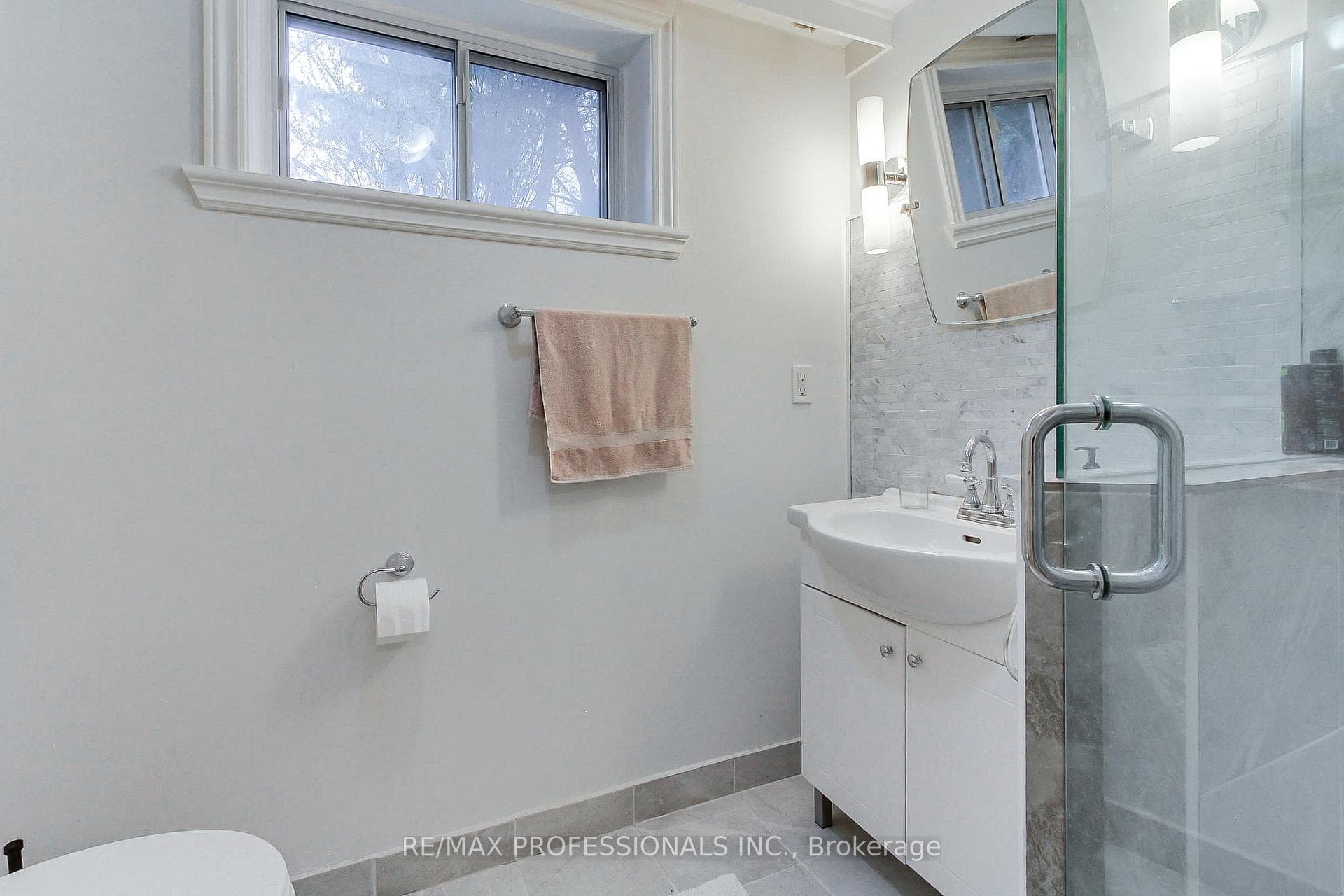 40 Cowley Avenue - Detached photo 22 of 40 in Etobicoke (Islington / Rexdale), Ontario