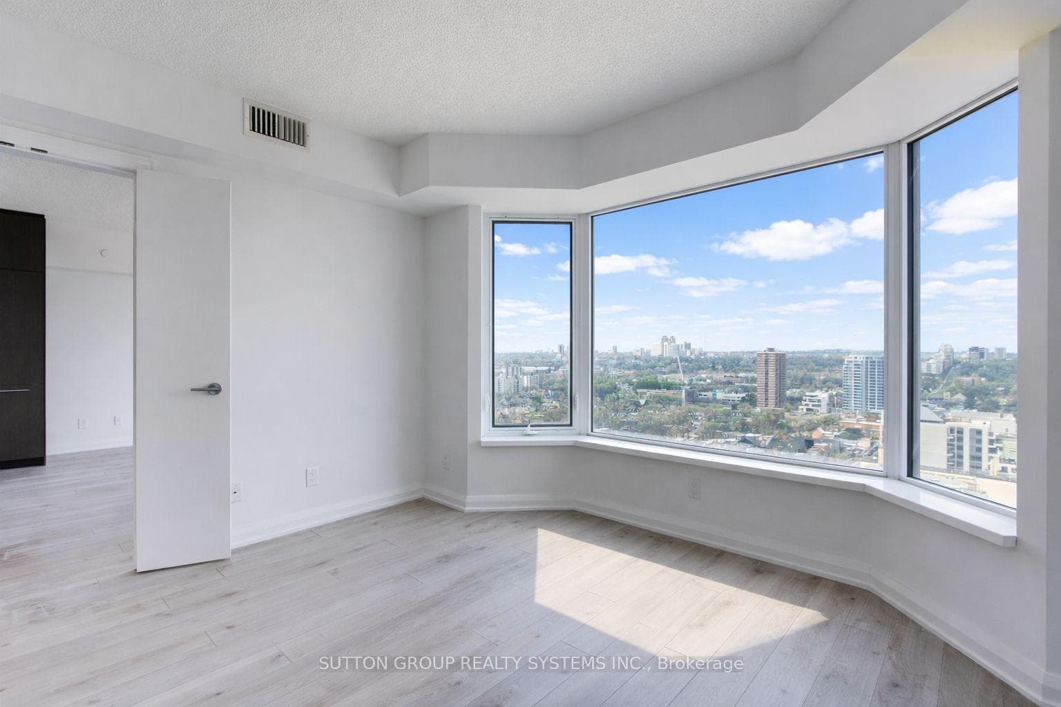 155 Yorkville Avenue Unit 2503 - Condo photo 11 of 19 in Annex / Yorkville / Summerhill, Ontario