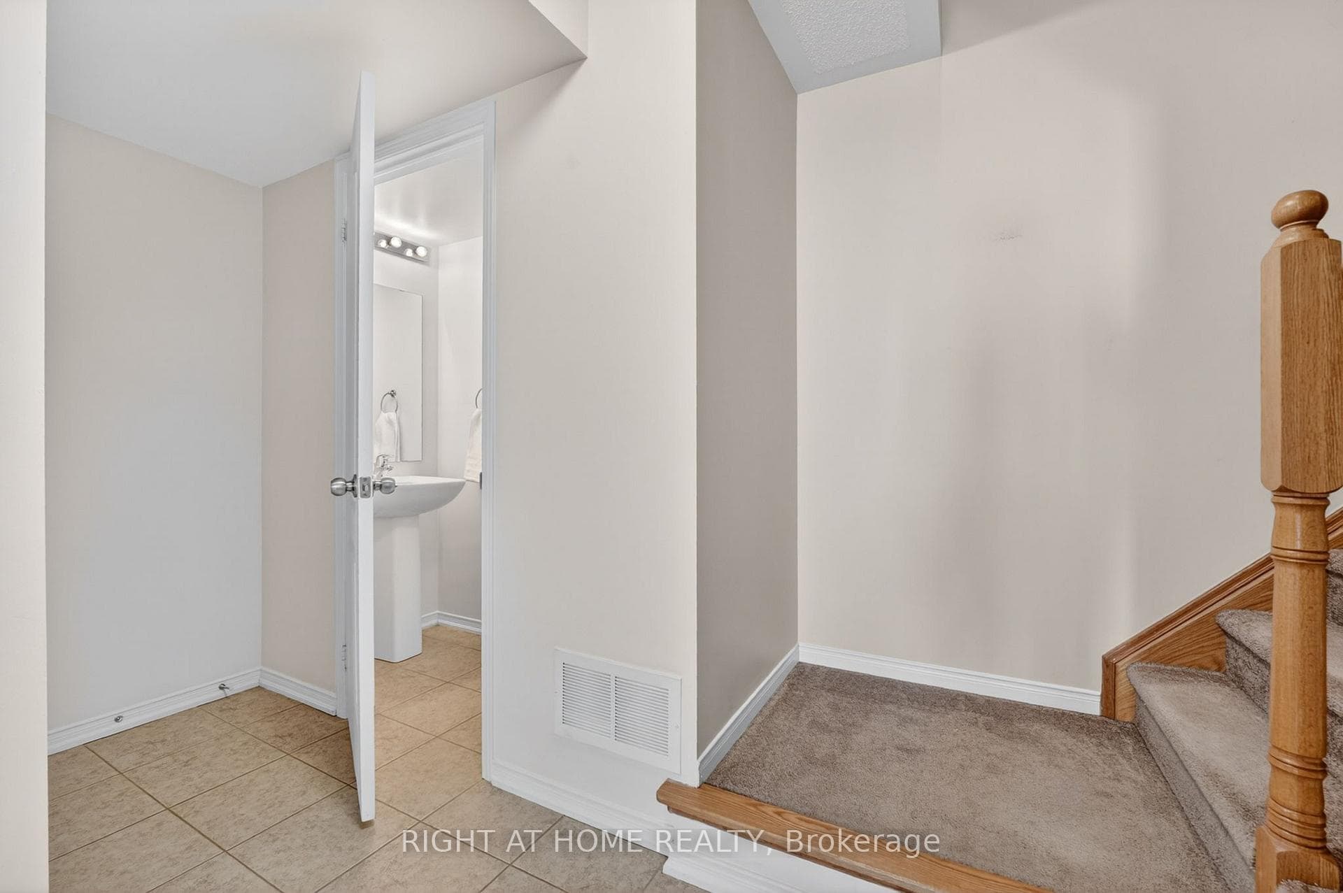 2480 Post Road Unit 26 - Condo photo 8 of 38 in Oakville, Ontario