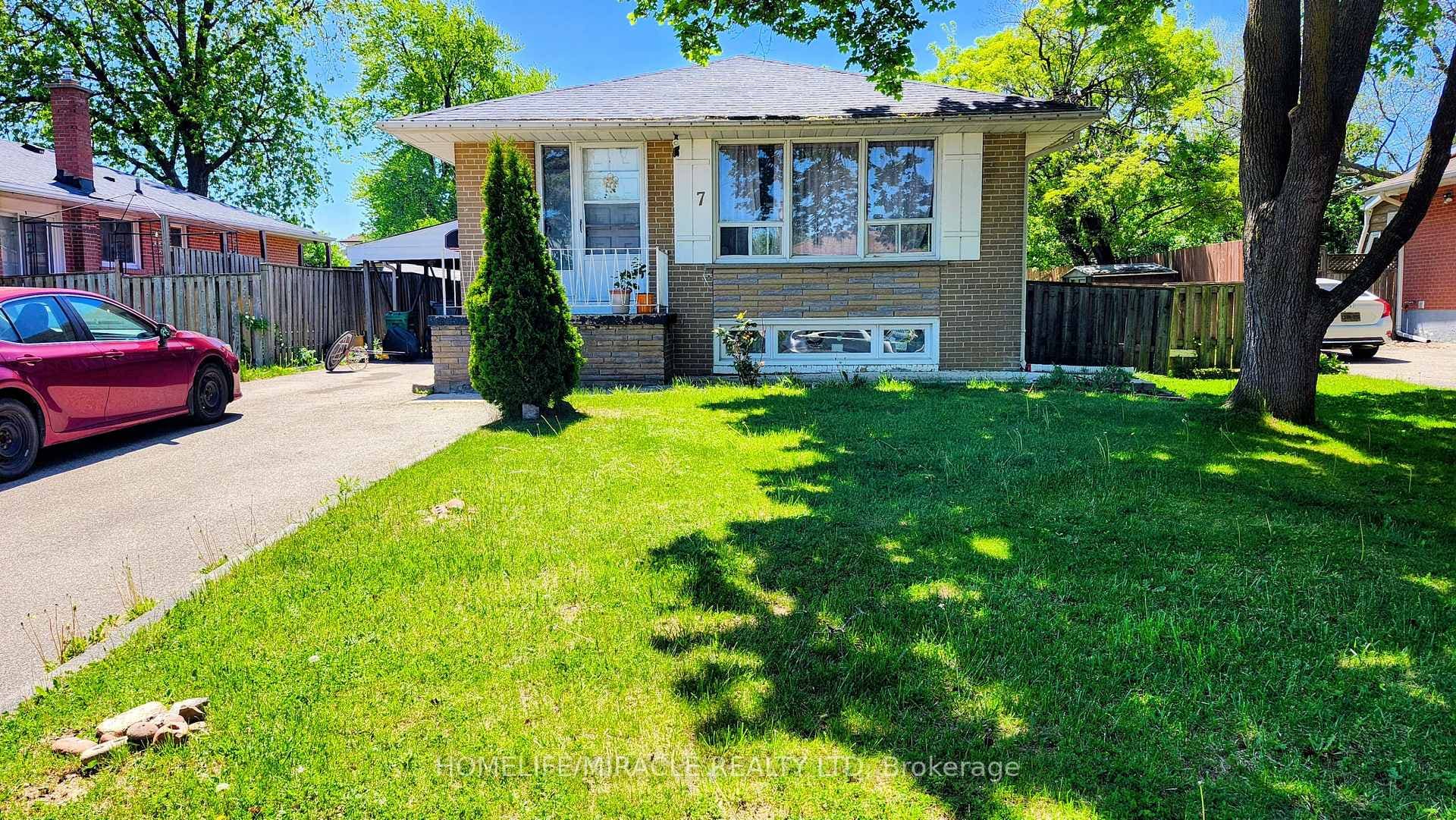 7 Mcclure Avenue - Detached photo 1 of 12 in Brampton, Ontario