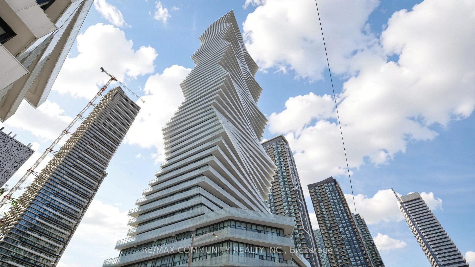 3900 Confederation Parkway Unit 604 - home for sale in Mississauga, Ontario