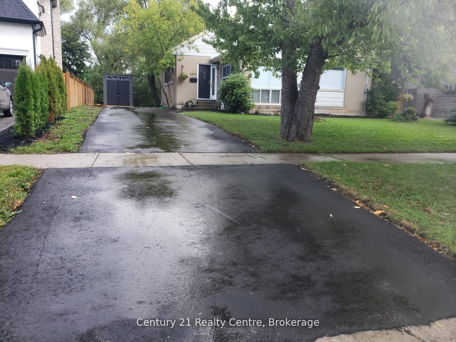 1491 Pembroke Drive - home for sale in Oakville, Ontario
