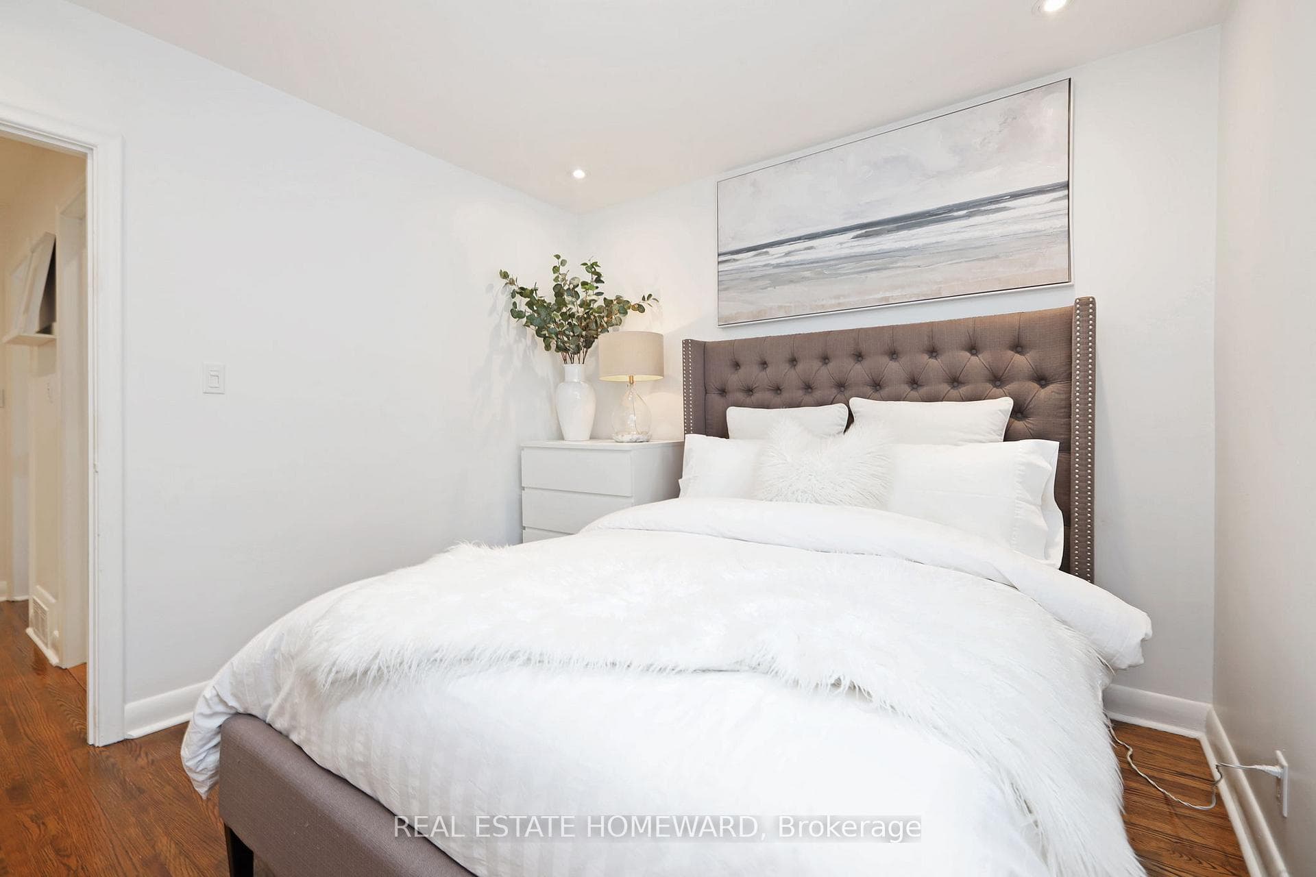 49 Greenfield Drive - Detached photo 8 of 15 in Etobicoke (Islington / Rexdale), Ontario