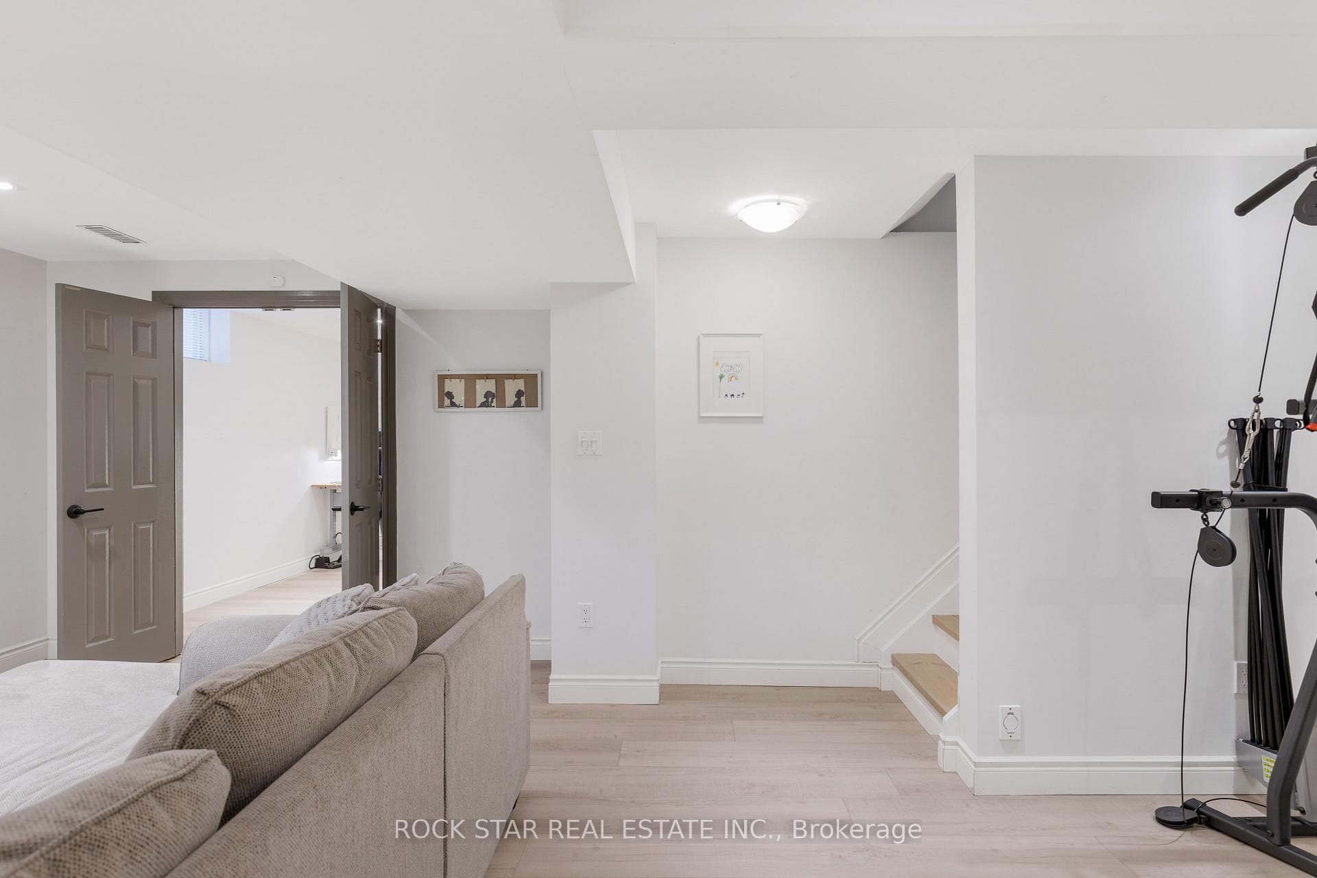 2277 Blue Oak Circle - Detached photo 41 of 46 in Oakville, Ontario