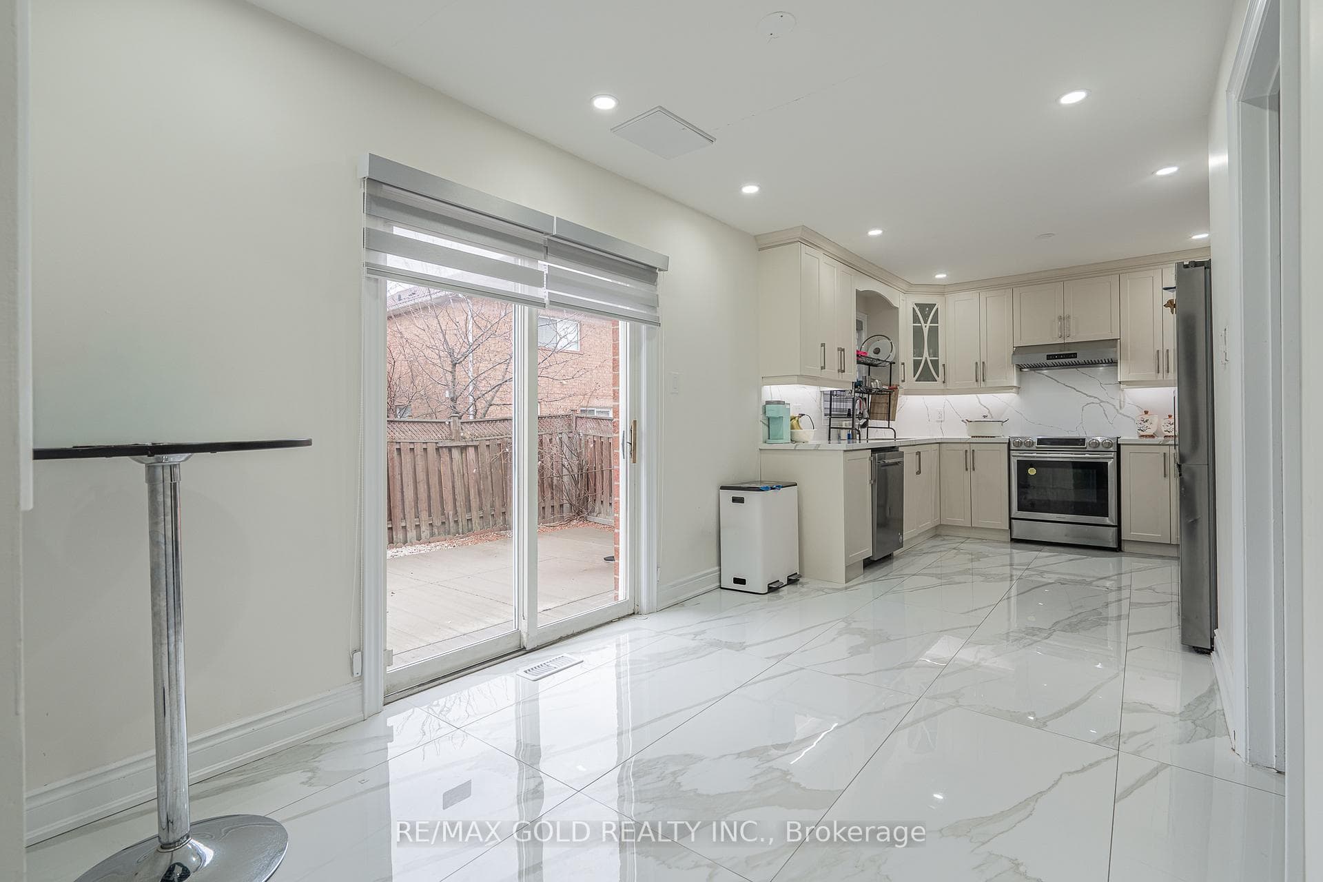 6 Meadow Glade Road - Detached photo 8 of 36 in Brampton, Ontario