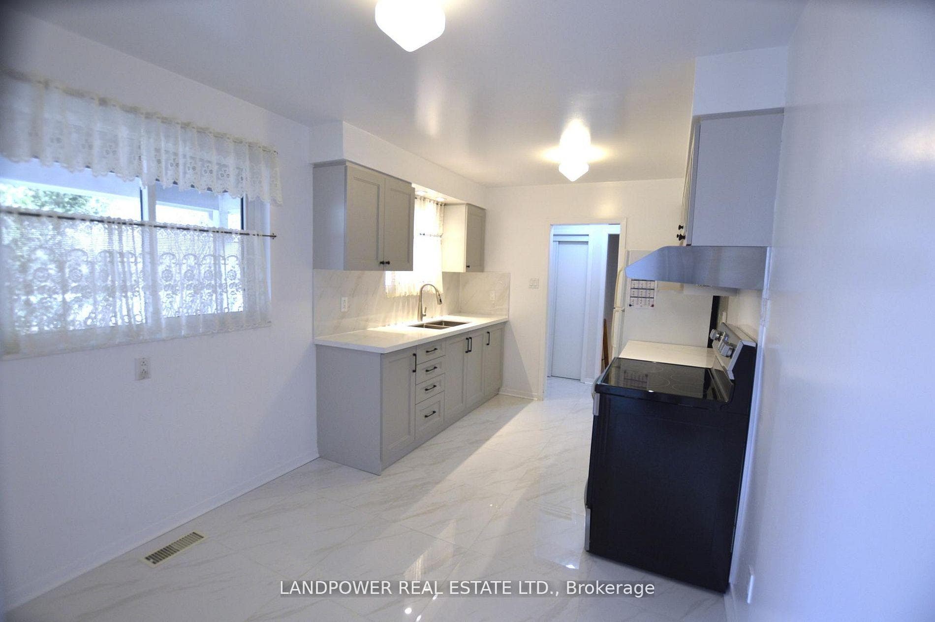 93 Clansman Boulevard - Detached photo 5 of 37 in Hillcrest Village / Bayview Village, Ontario