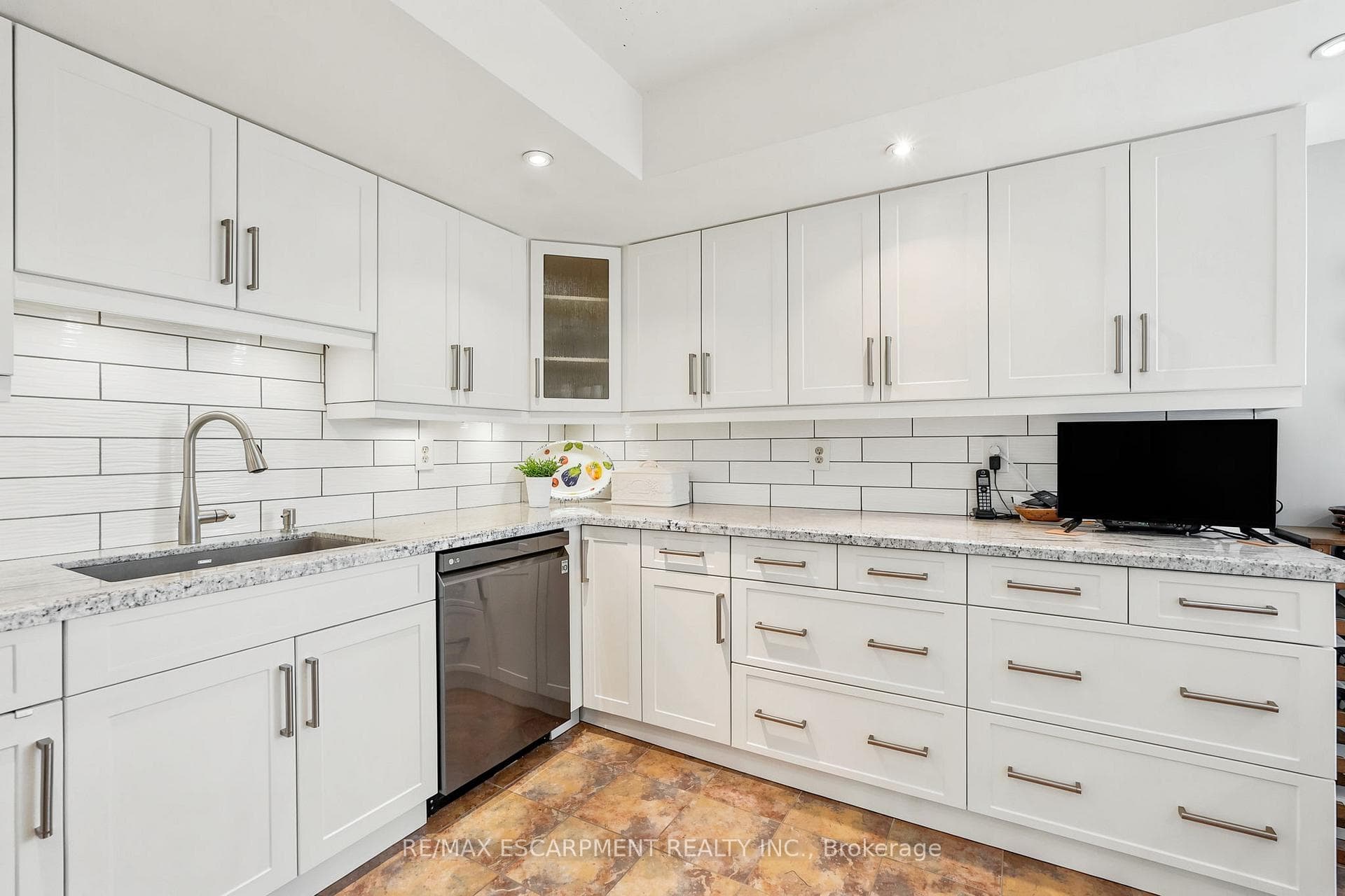 1201 North Shore Boulevard Unit 1003 - Condo photo 15 of 43 in Burlington, Ontario