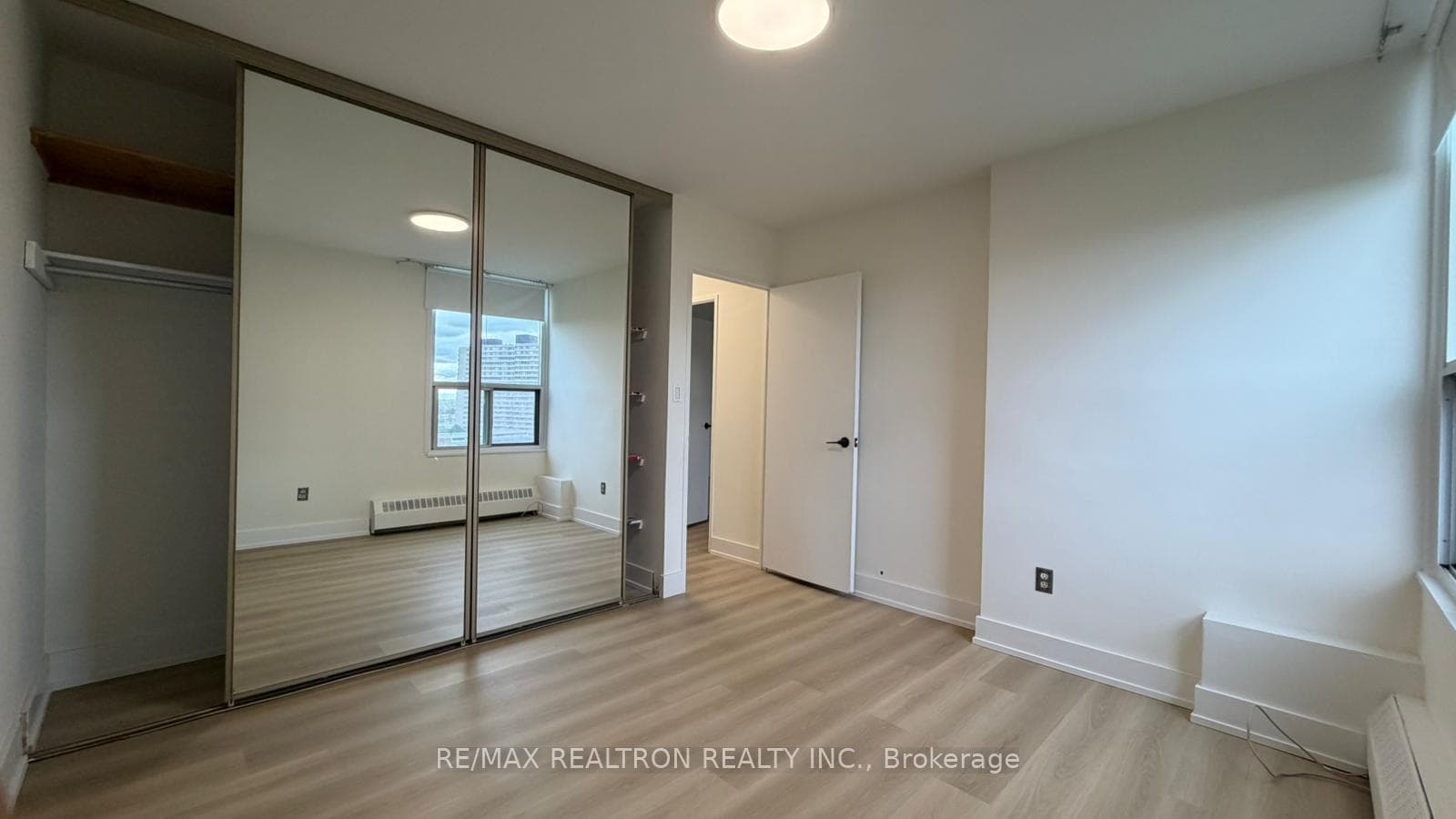 15 Vicora Linkway N/A Unit 903 - Condo photo 18 of 30 in Flemingdon Park / Don Mills, Ontario