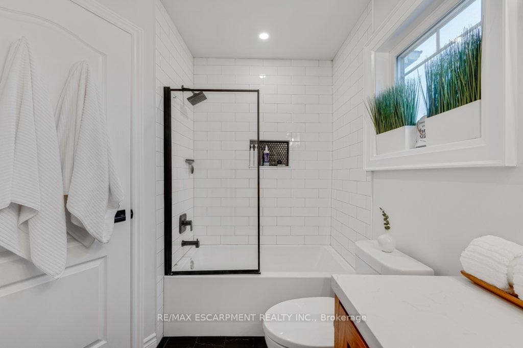 1360 Ashwood Terrace - Detached photo 23 of 39 in Oakville, Ontario