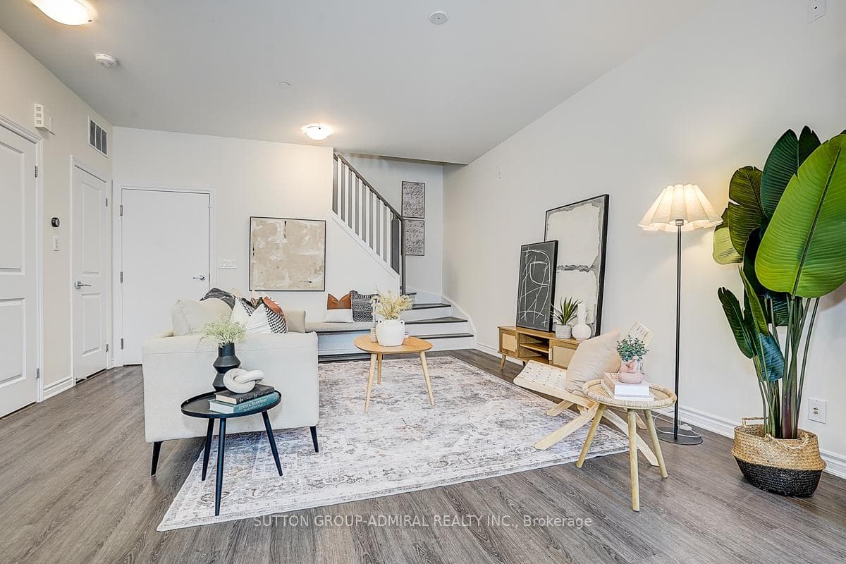 85 Eastwood Park Gardens Unit 18 - Condo photo 5 of 33 in Liberty Village / Parkdale / South Parkdale, Ontario
