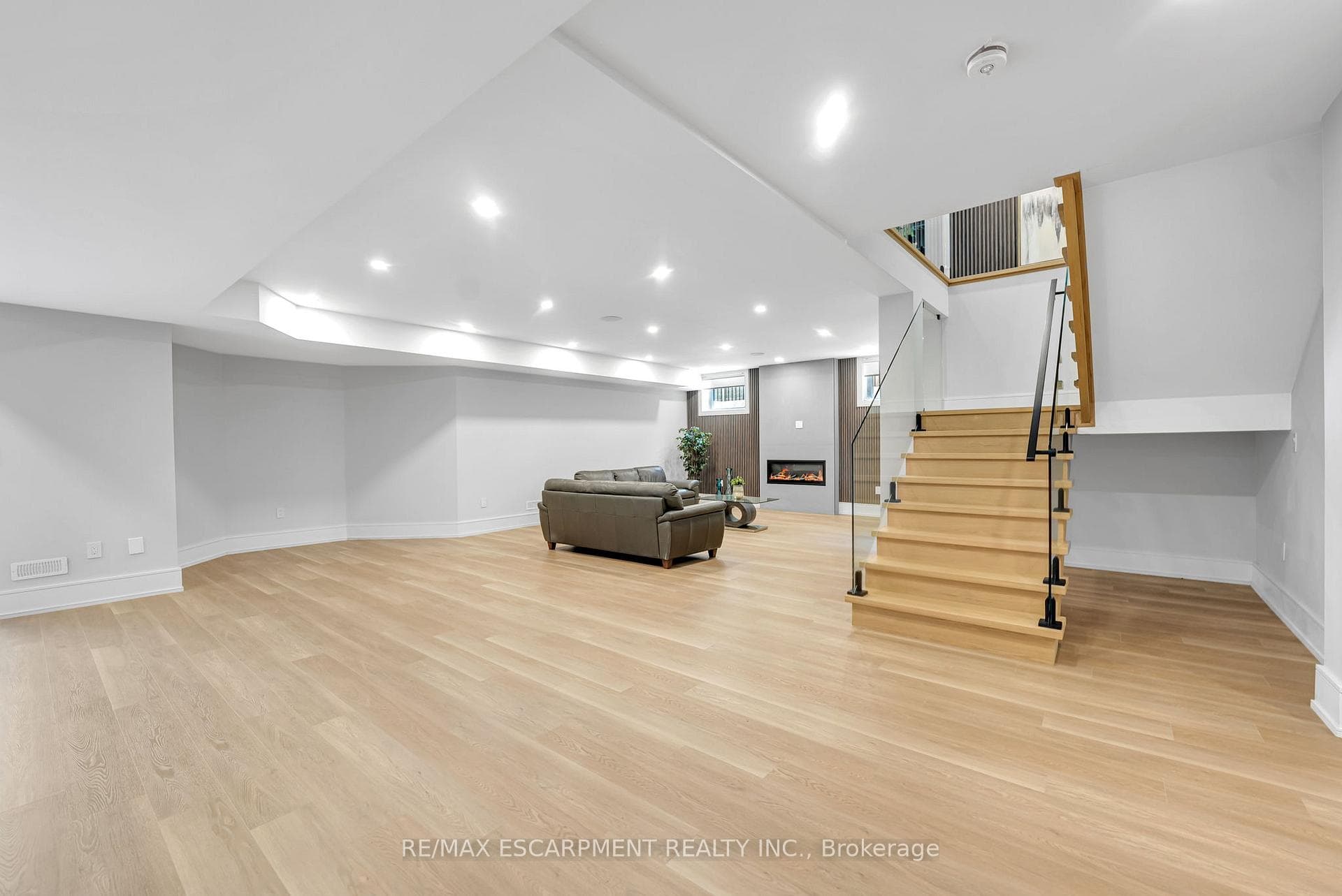 221 Morden Road - Detached photo 40 of 49 in Oakville, Ontario