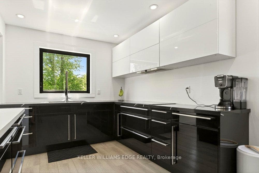 2192 Melissa Crescent - Detached photo 9 of 31 in Burlington, Ontario