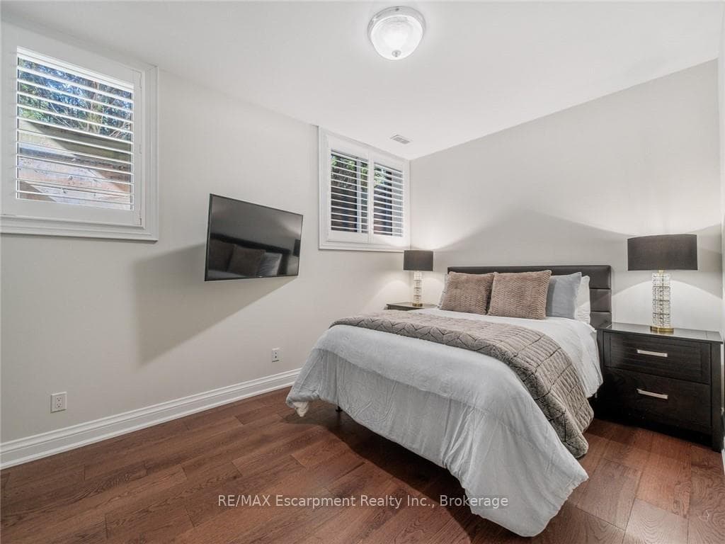 3087 Lakeshore Road - Detached photo 39 of 50 in Burlington, Ontario