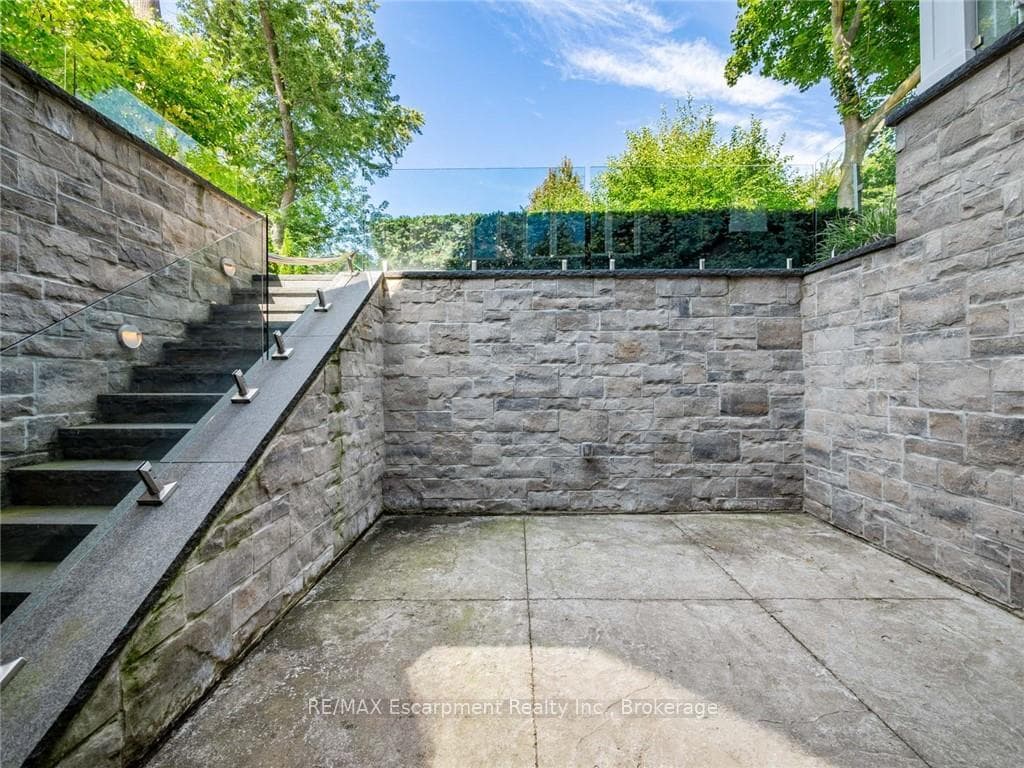 3087 Lakeshore Road - Detached photo 41 of 50 in Burlington, Ontario