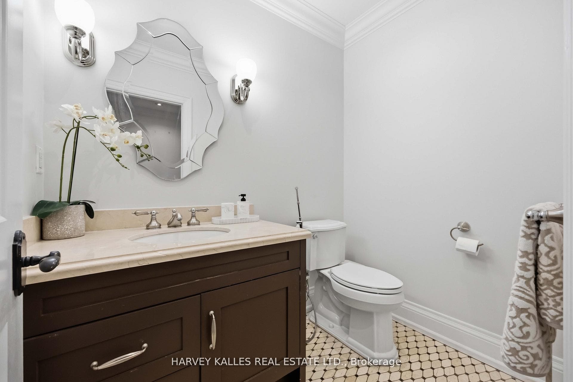 27 Ashley Park Road - Detached photo 16 of 49 in Etobicoke (Islington / Rexdale), Ontario