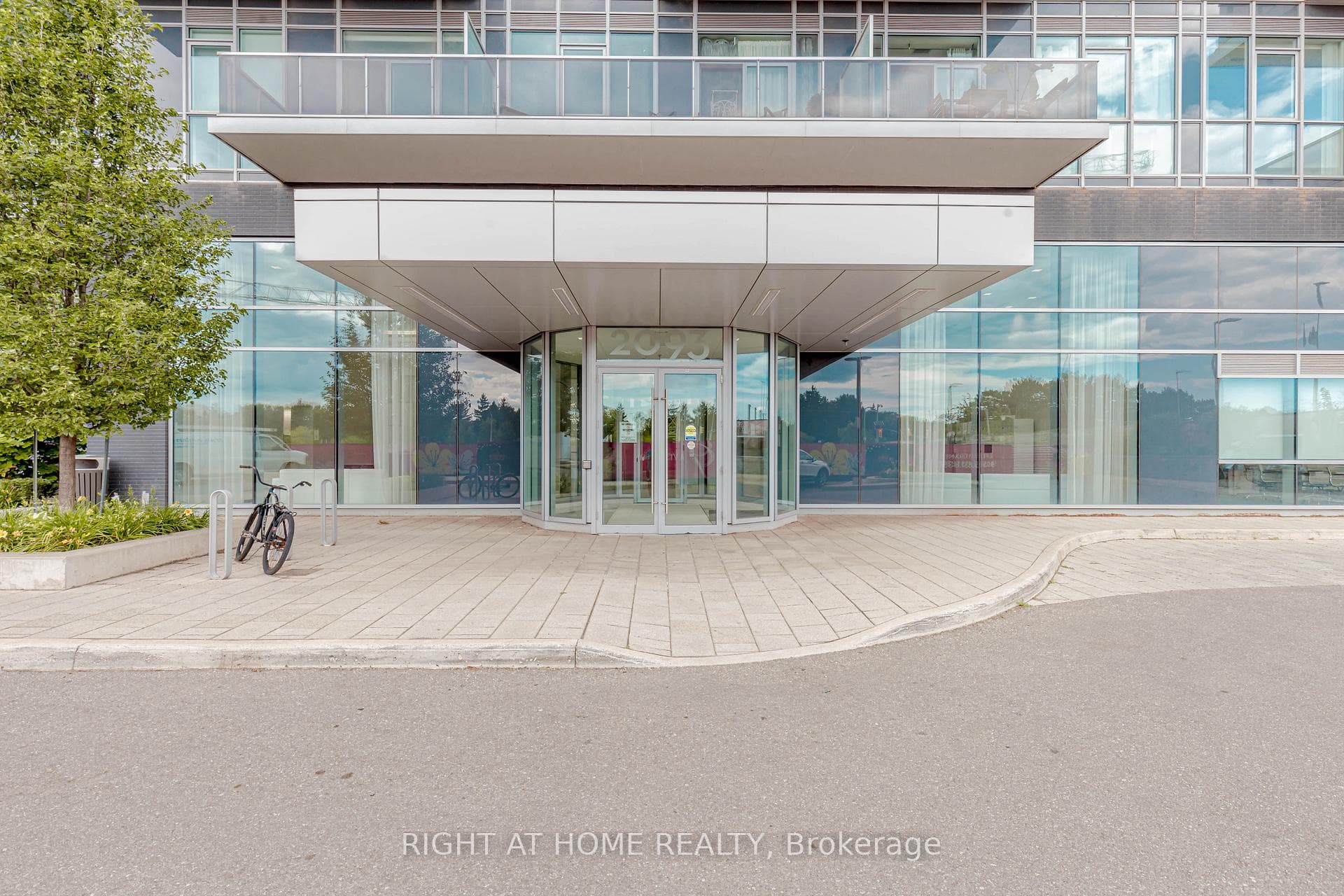 2093 Fairview Street Unit 709 - Condo photo 2 of 45 in Burlington, Ontario