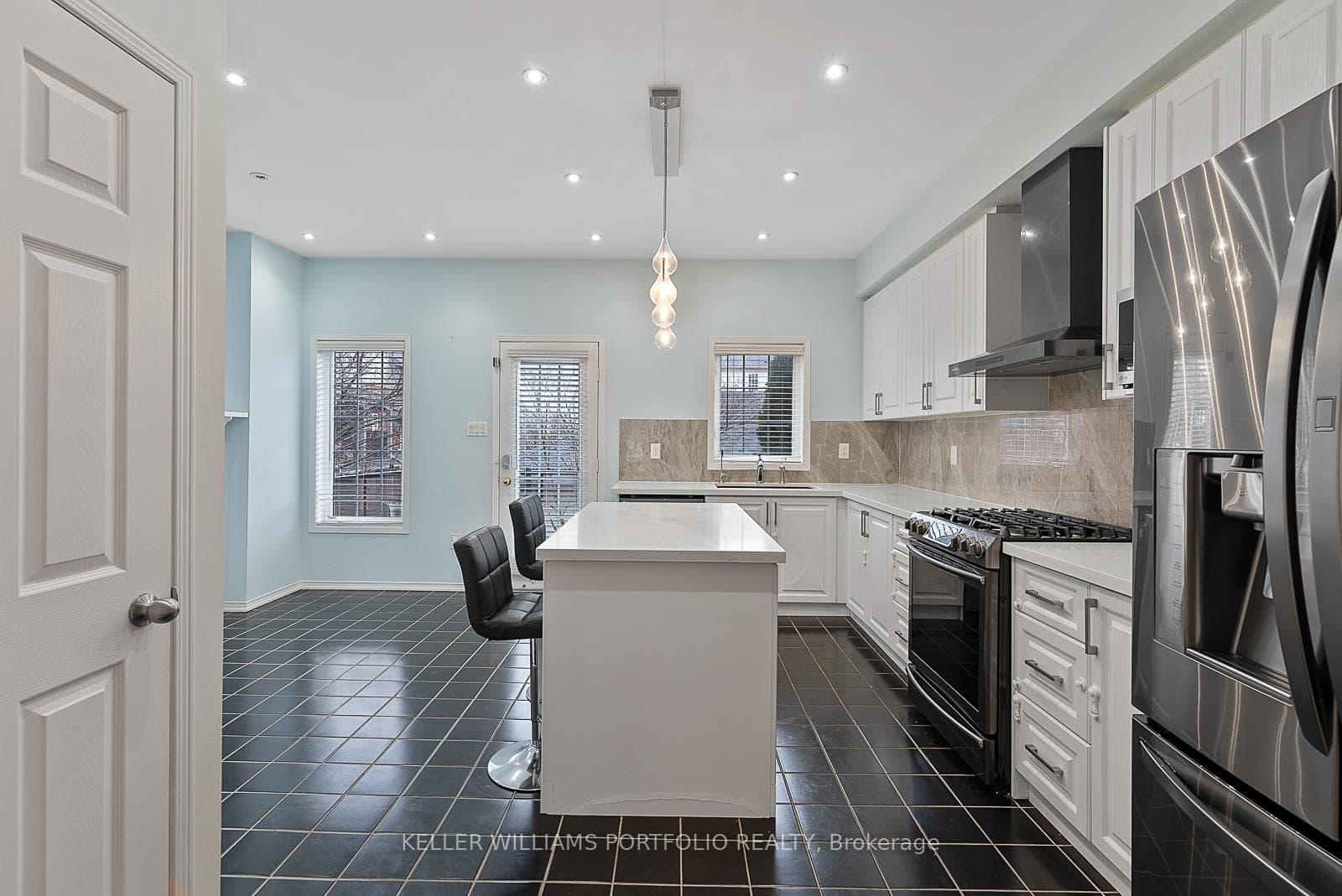 118 Gatwick Drive - Semi-Detached photo 11 of 50 in Oakville, Ontario