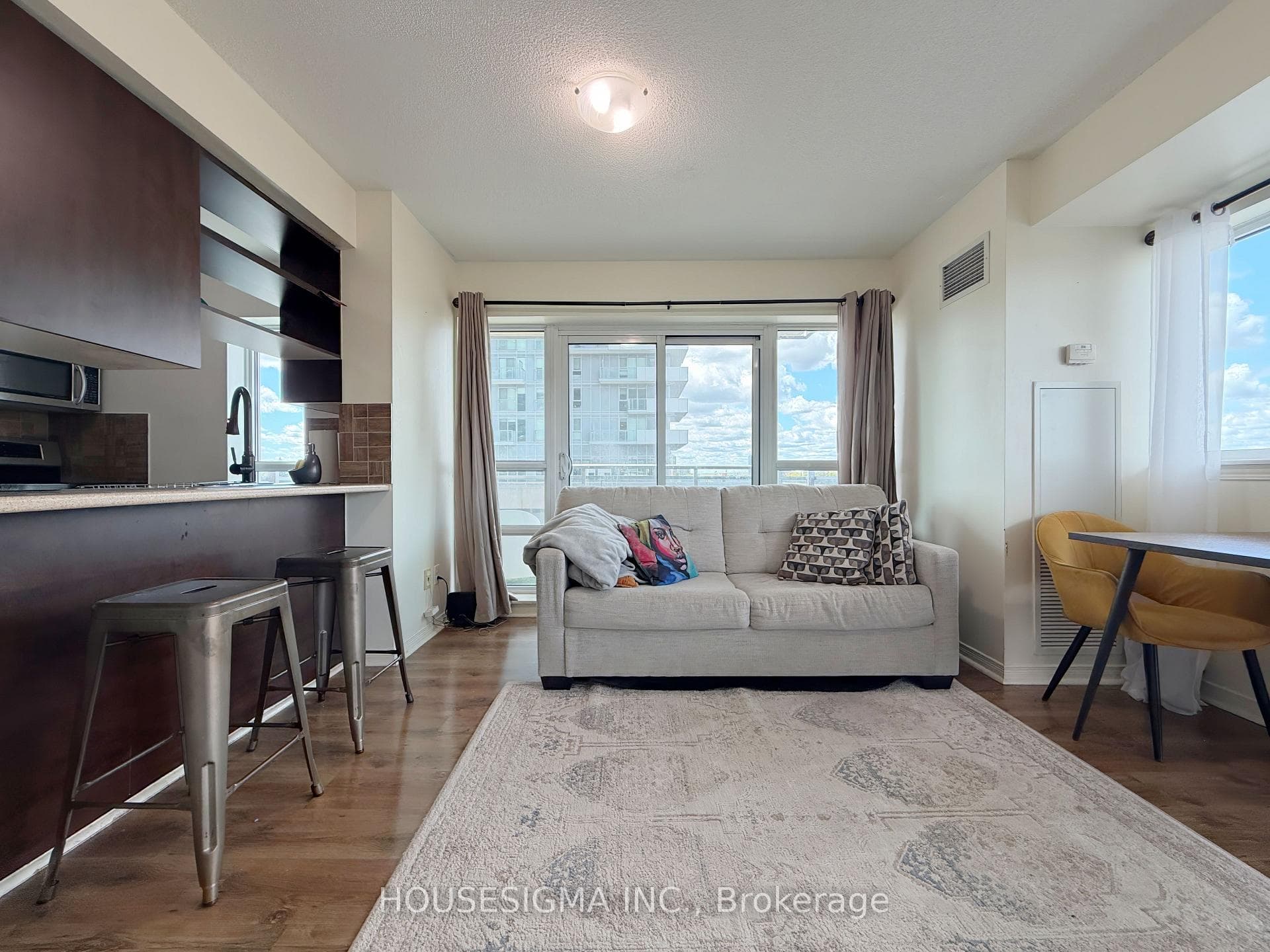 215 Queen Street Unit 509 - Condo photo 2 of 33 in Brampton, Ontario