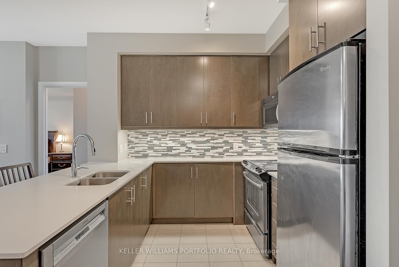 2480 Prince Michael Drive Unit 304 - Condo photo 4 of 27 in Oakville, Ontario