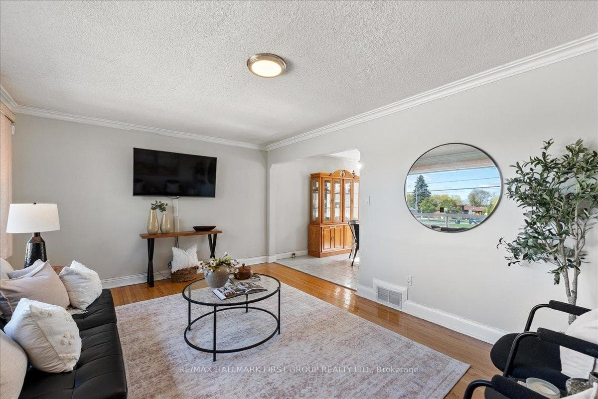 2690 Islington Avenue - Detached photo 6 of 45 in Etobicoke (West Mall / Rexdale), Ontario
