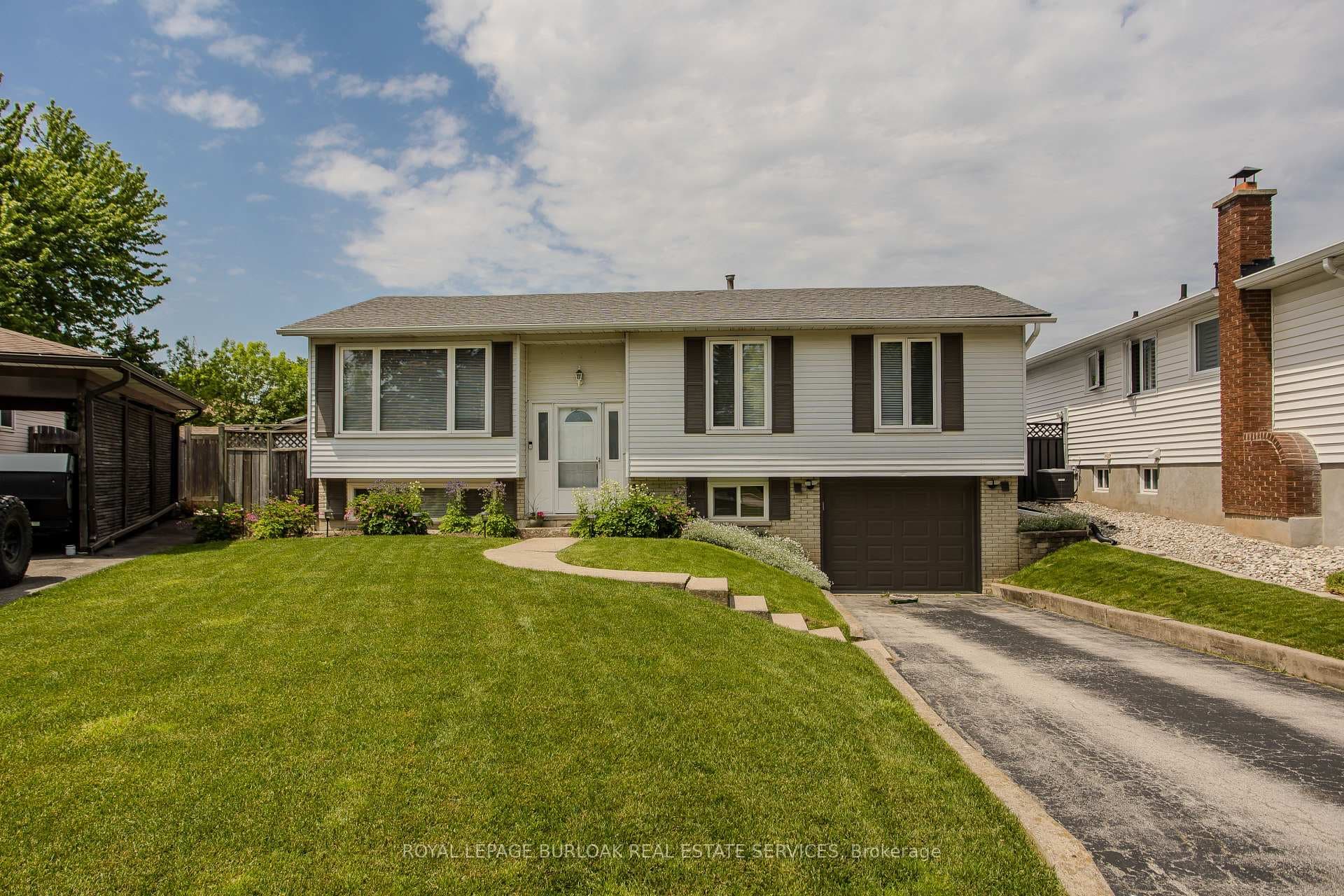 3125 Michael Crescent - Detached photo 1 of 34 in Burlington, Ontario