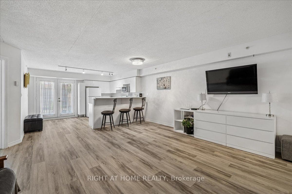 1451 Walker's Line Unit Unit # 312 - Condo photo 9 of 47 in Burlington, Ontario