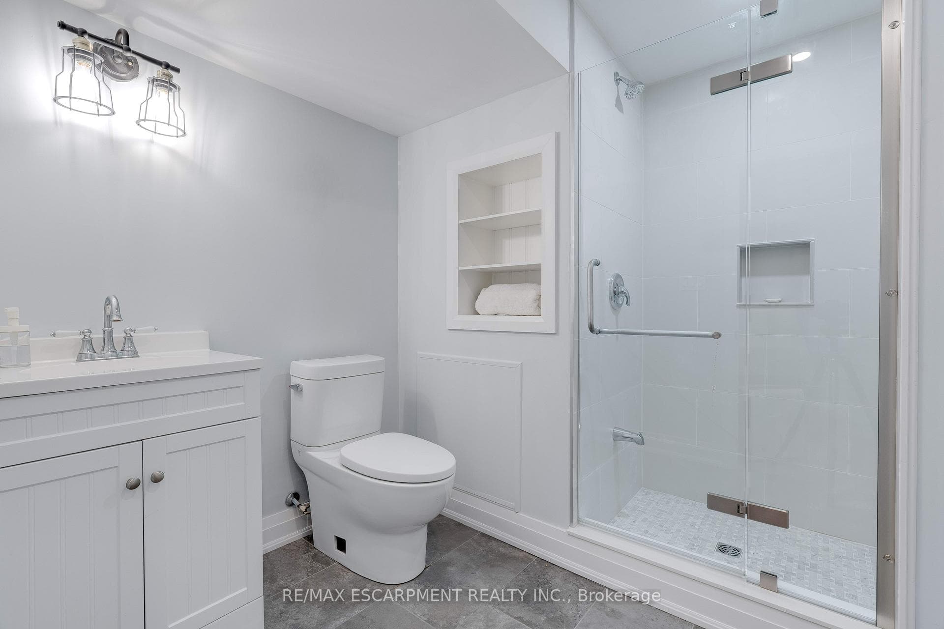 296 Kent Crescent - Multi-Family photo 45 of 50 in Burlington, Ontario