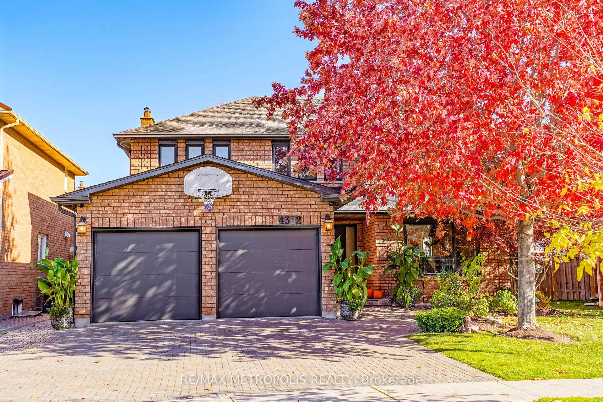 4392 Grassland Crescent - home for sale in Mississauga, Ontario