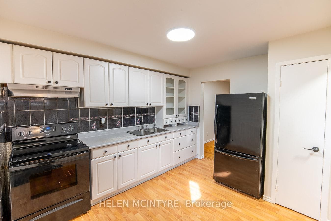 140 Ripley Court Unit 4 - Townhouse photo 5 of 47 in Oakville, Ontario
