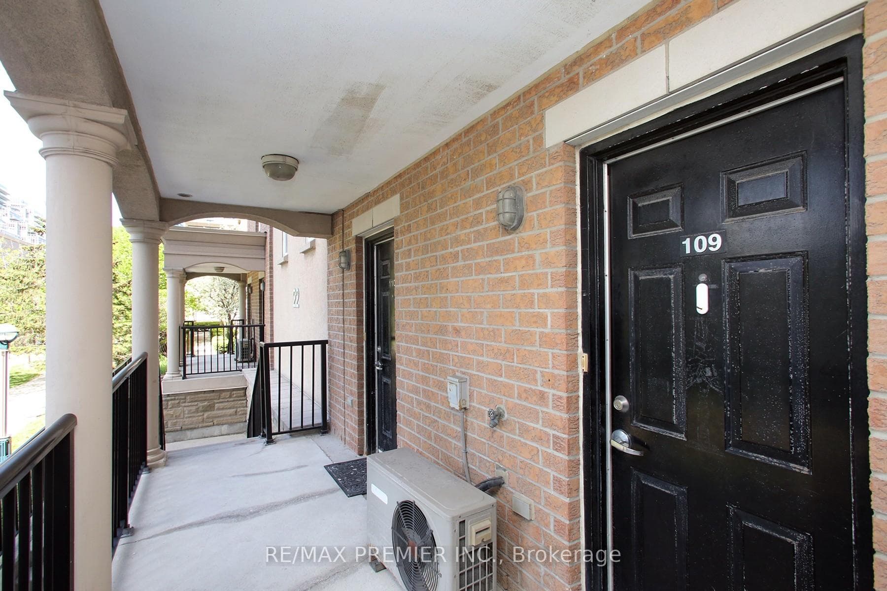 22 Western Battery Road Unit 109 - Condo photo 4 of 20 in Downtown Toronto / Waterfront, Ontario