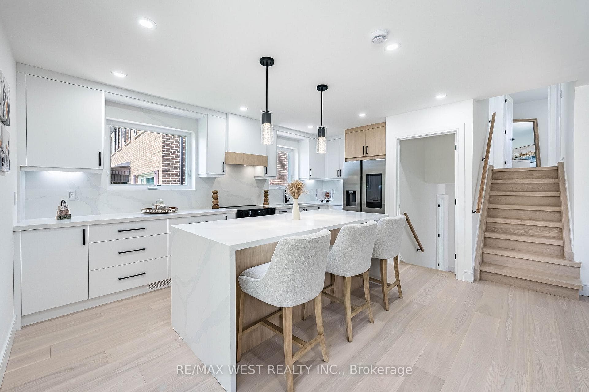 18 Torrington Drive - Detached photo 13 of 44 in Etobicoke (Islington / Rexdale), Ontario