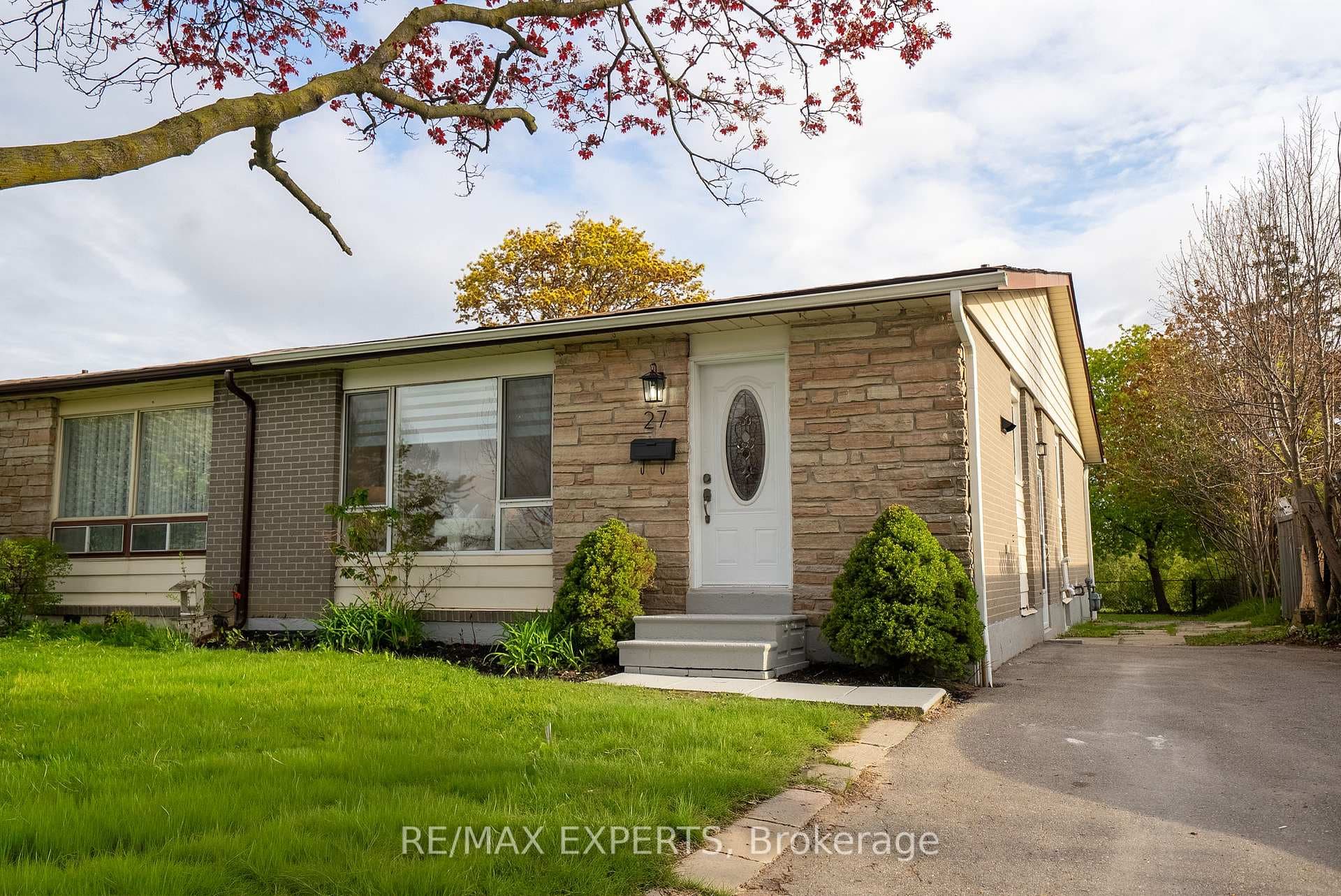 27 Fallingdale Crescent - Semi-Detached photo 1 of 40 in Brampton, Ontario