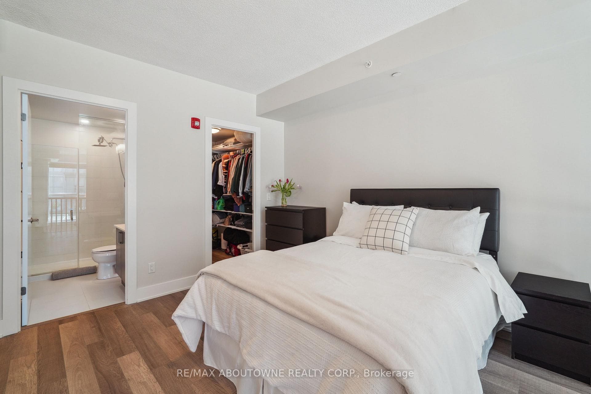 5260 Dundas Street Unit C204 - Condo photo 17 of 32 in Burlington, Ontario