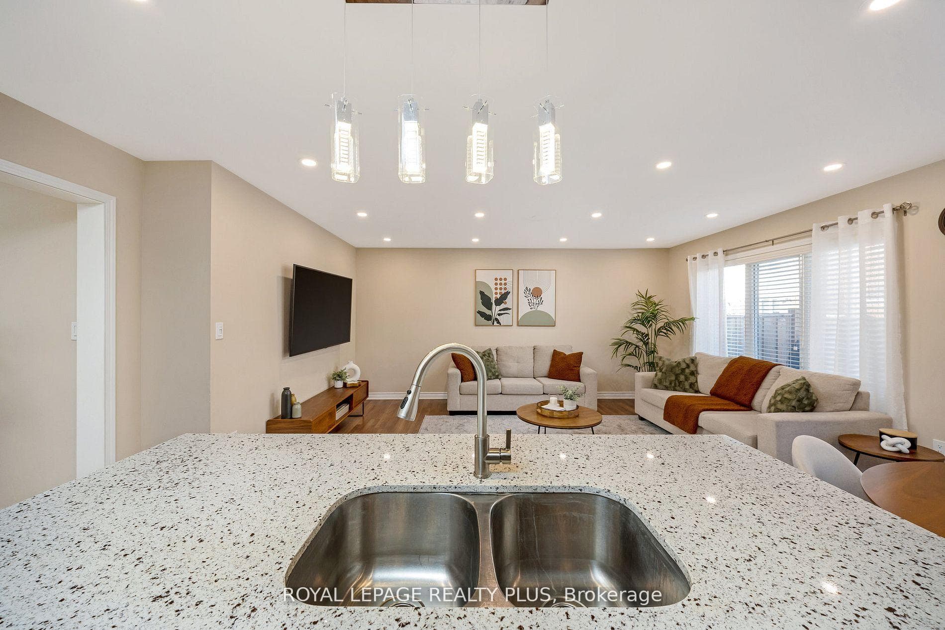 1542 Gainer Crescent - Townhouse photo 15 of 40 in Milton, Ontario
