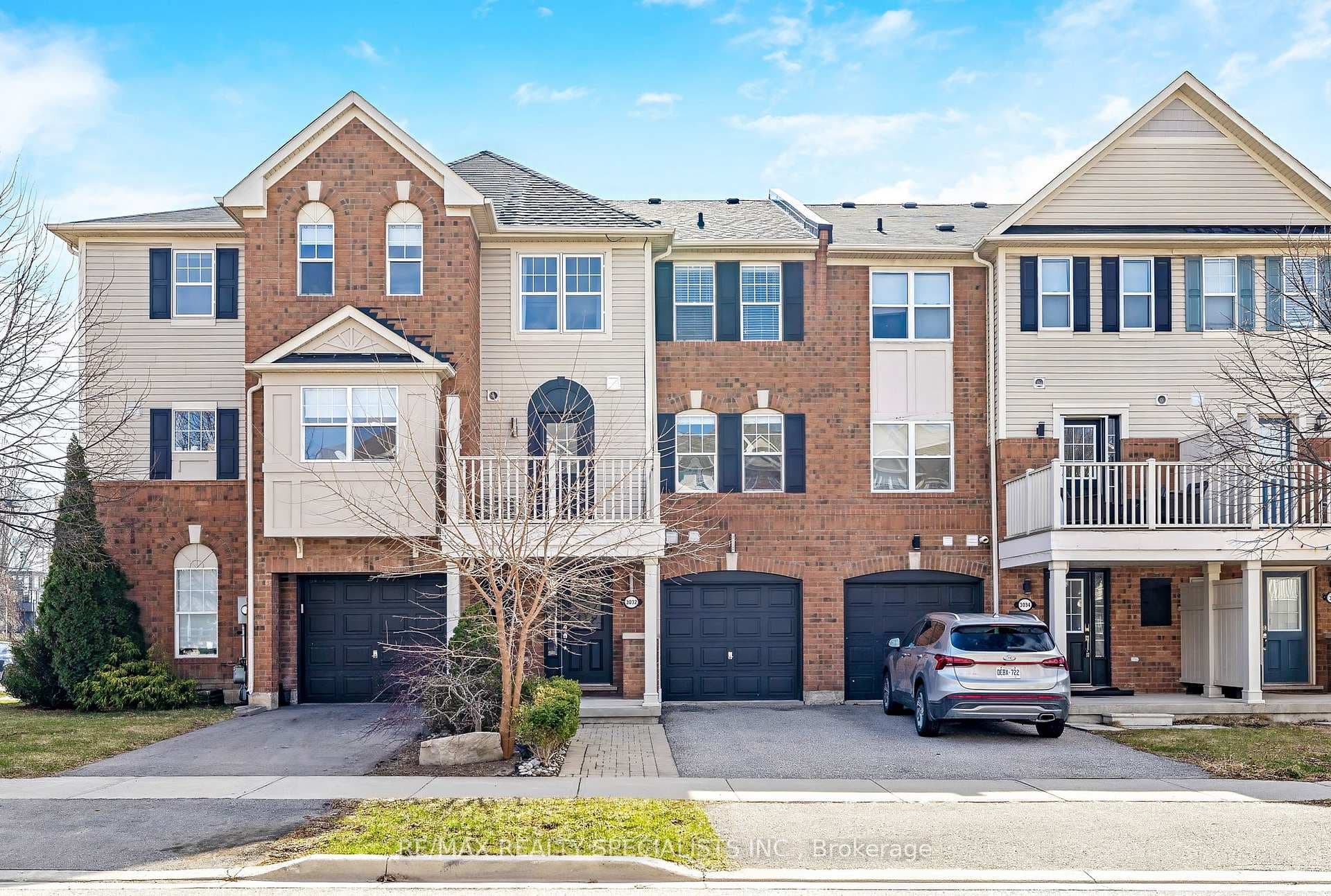 3032 Drumloch Avenue - home for sale in Oakville, Ontario