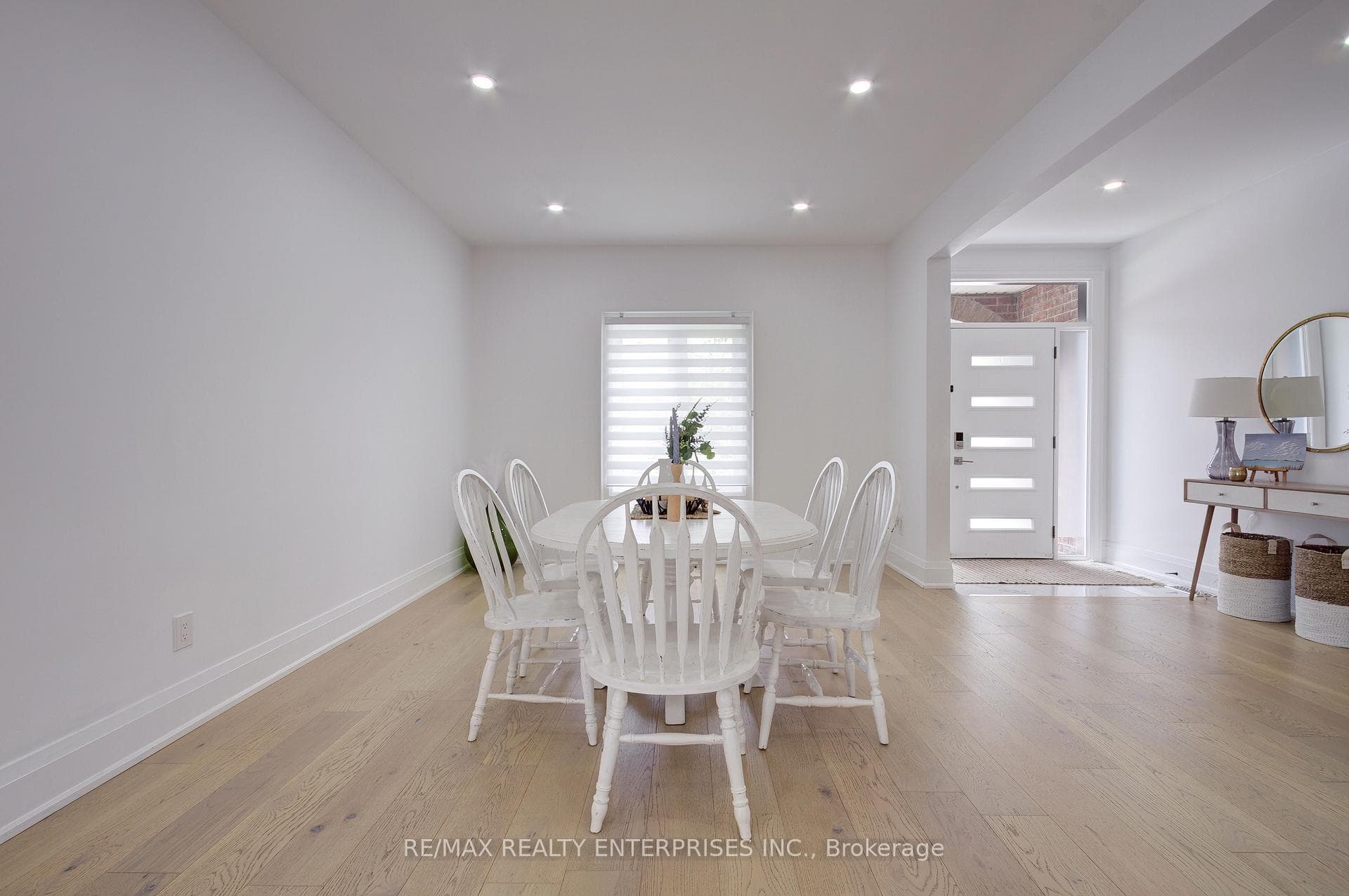 193 Teddington Place - Detached photo 11 of 50 in Burlington, Ontario